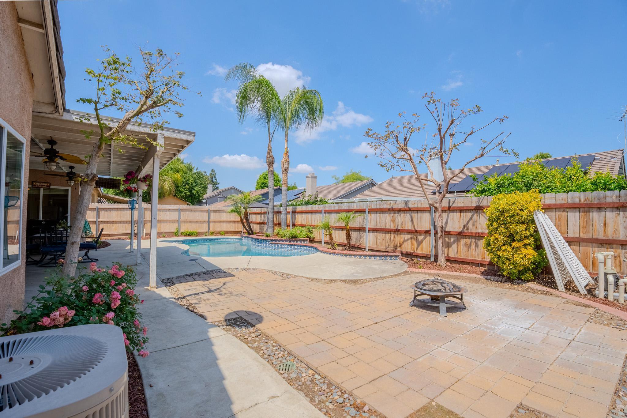 626 W Loyola Ave, Visalia, CA 93277