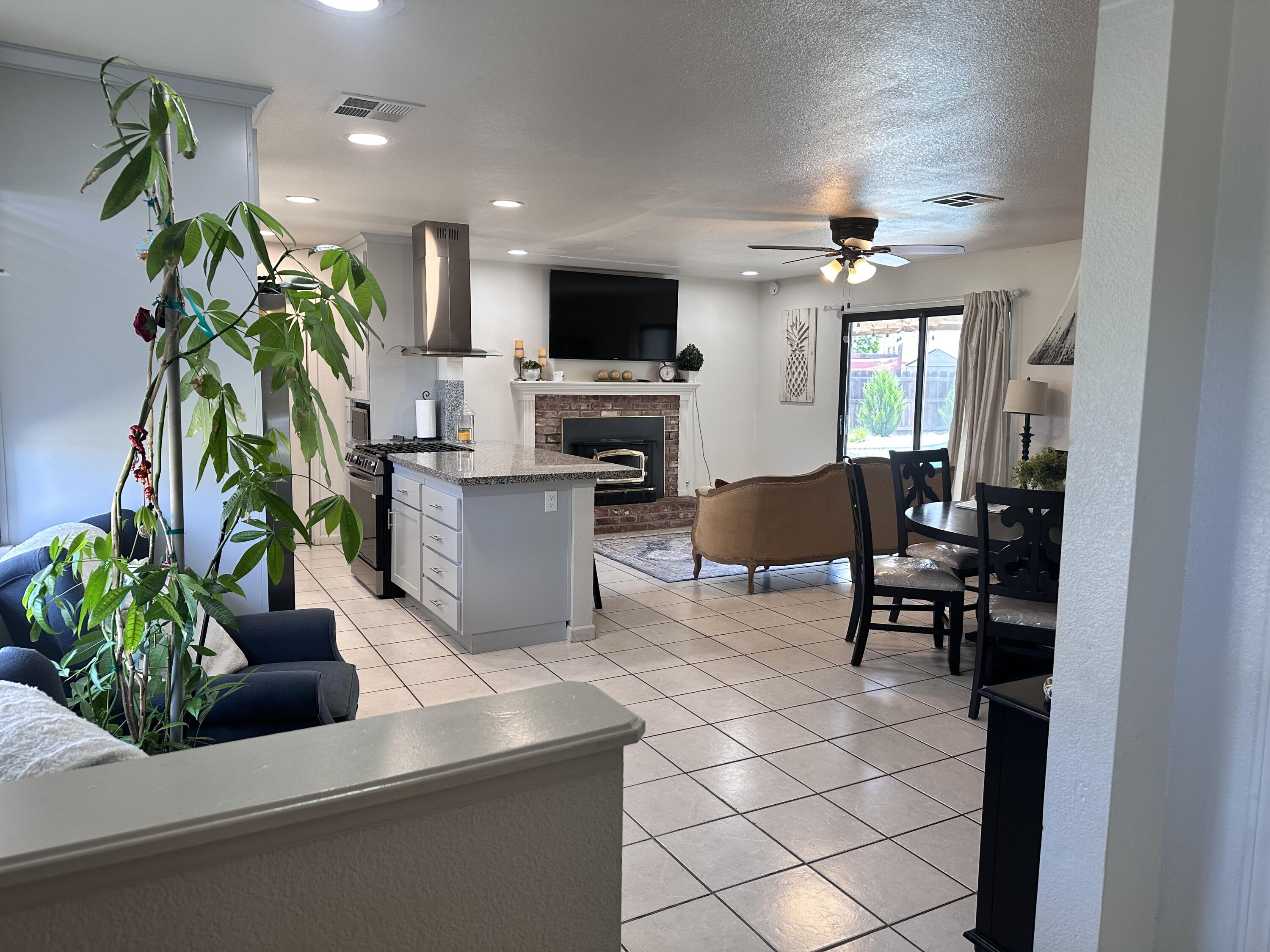 2607 W Country Ave, Visalia, CA 93277