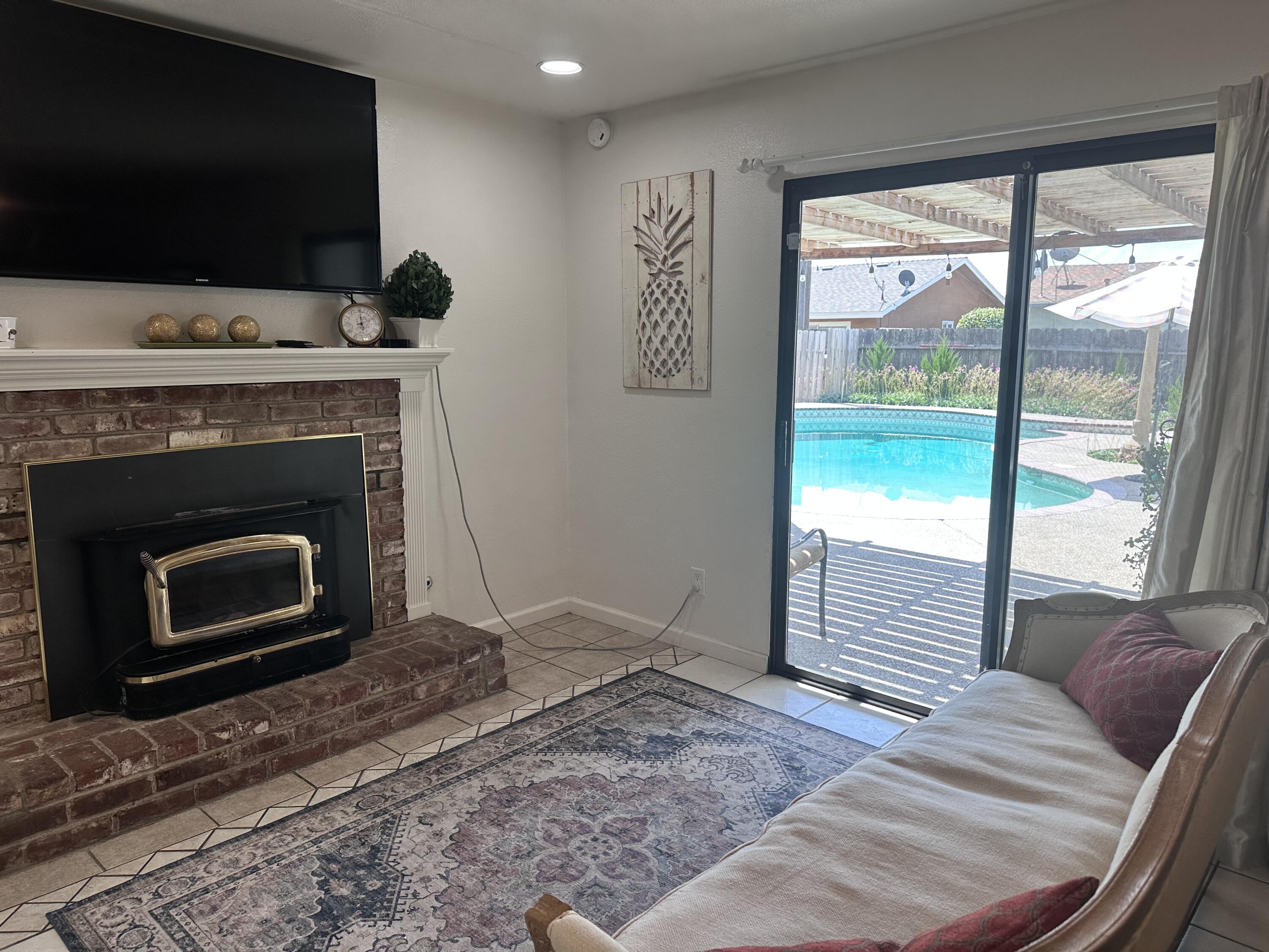2607 W Country Ave, Visalia, CA 93277