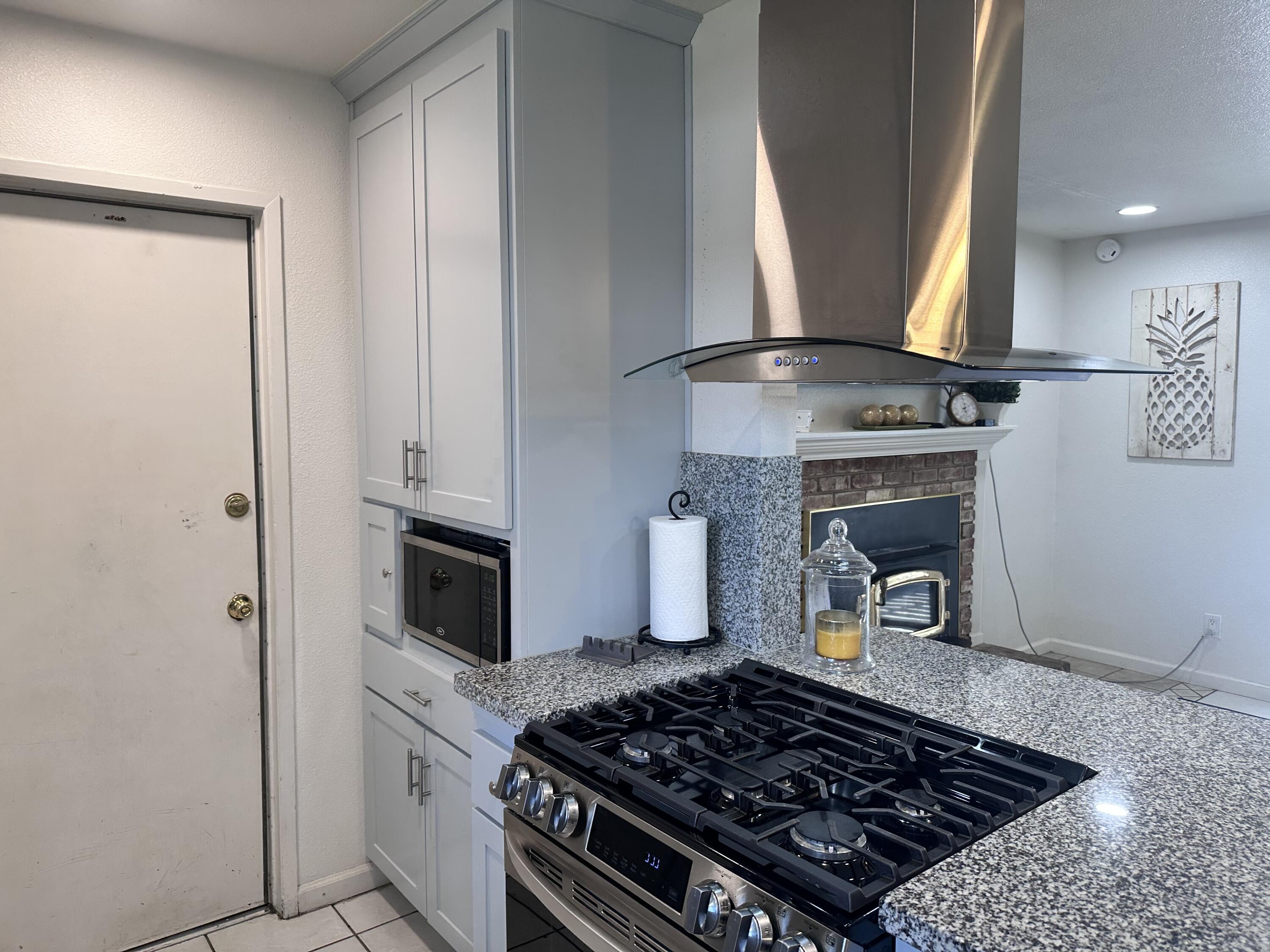 2607 W Country Ave, Visalia, CA 93277