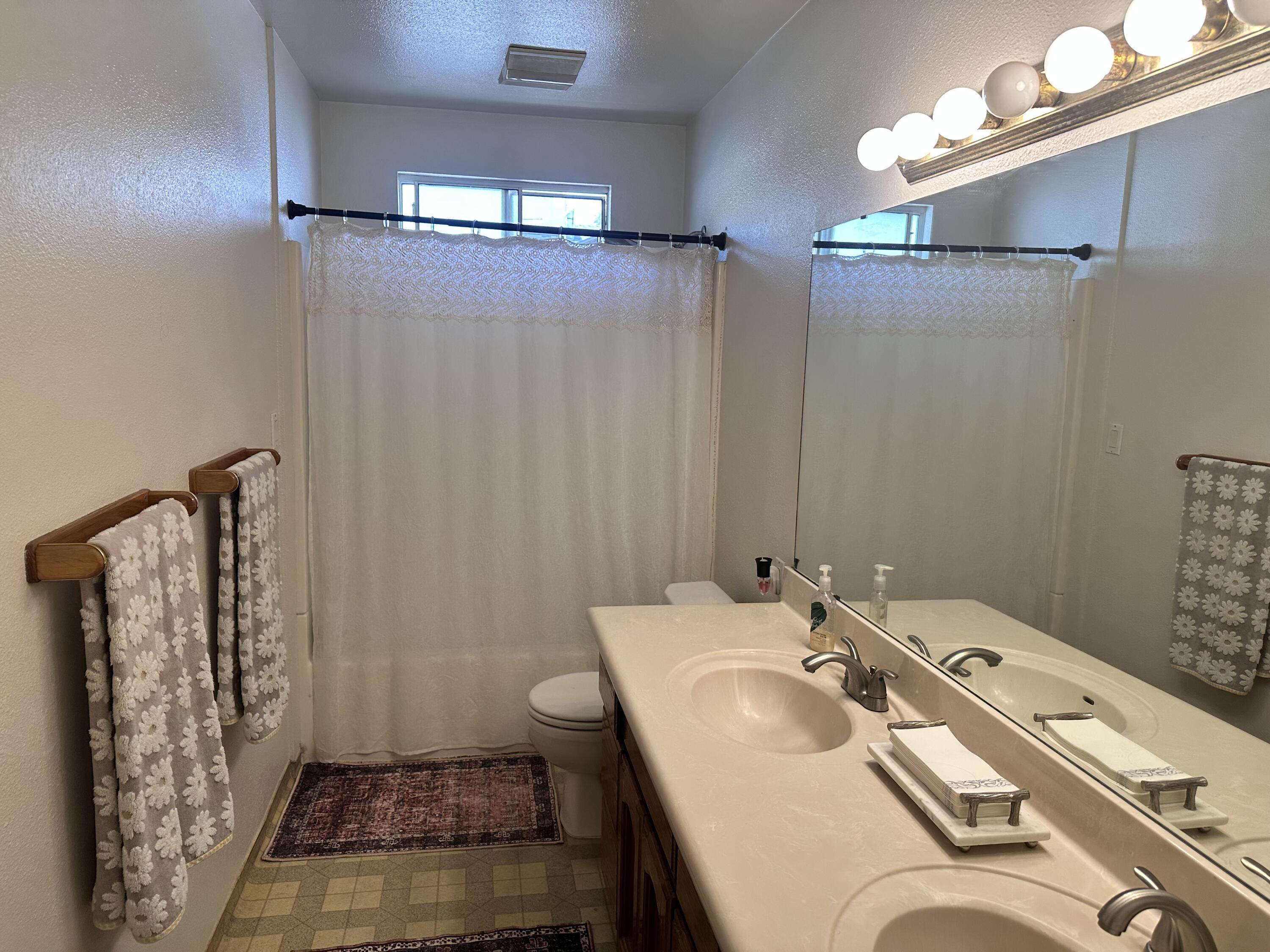 2607 W Country Ave, Visalia, CA 93277