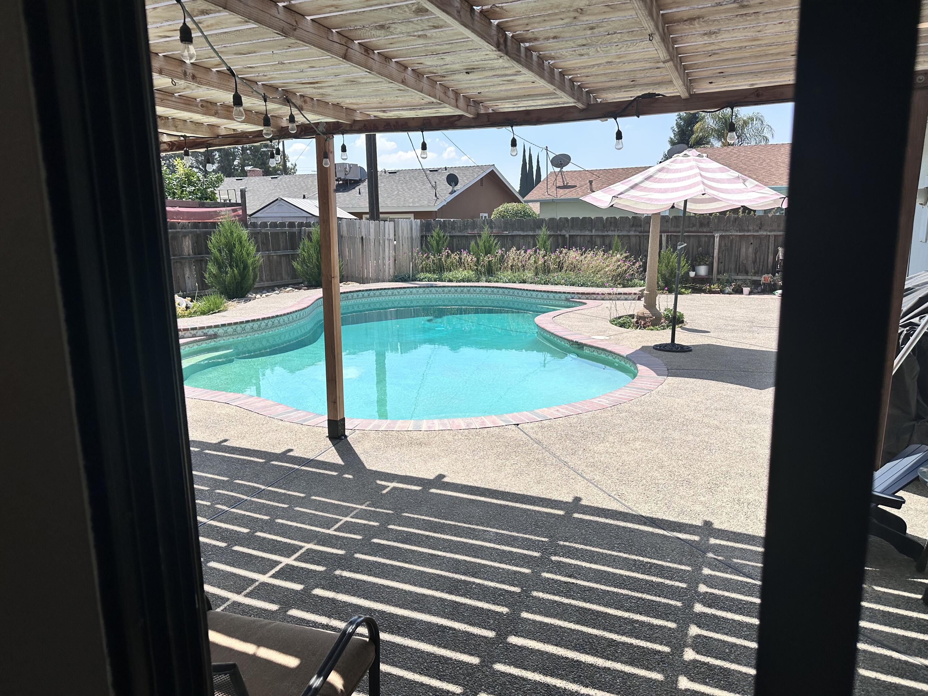 2607 W Country Ave, Visalia, CA 93277