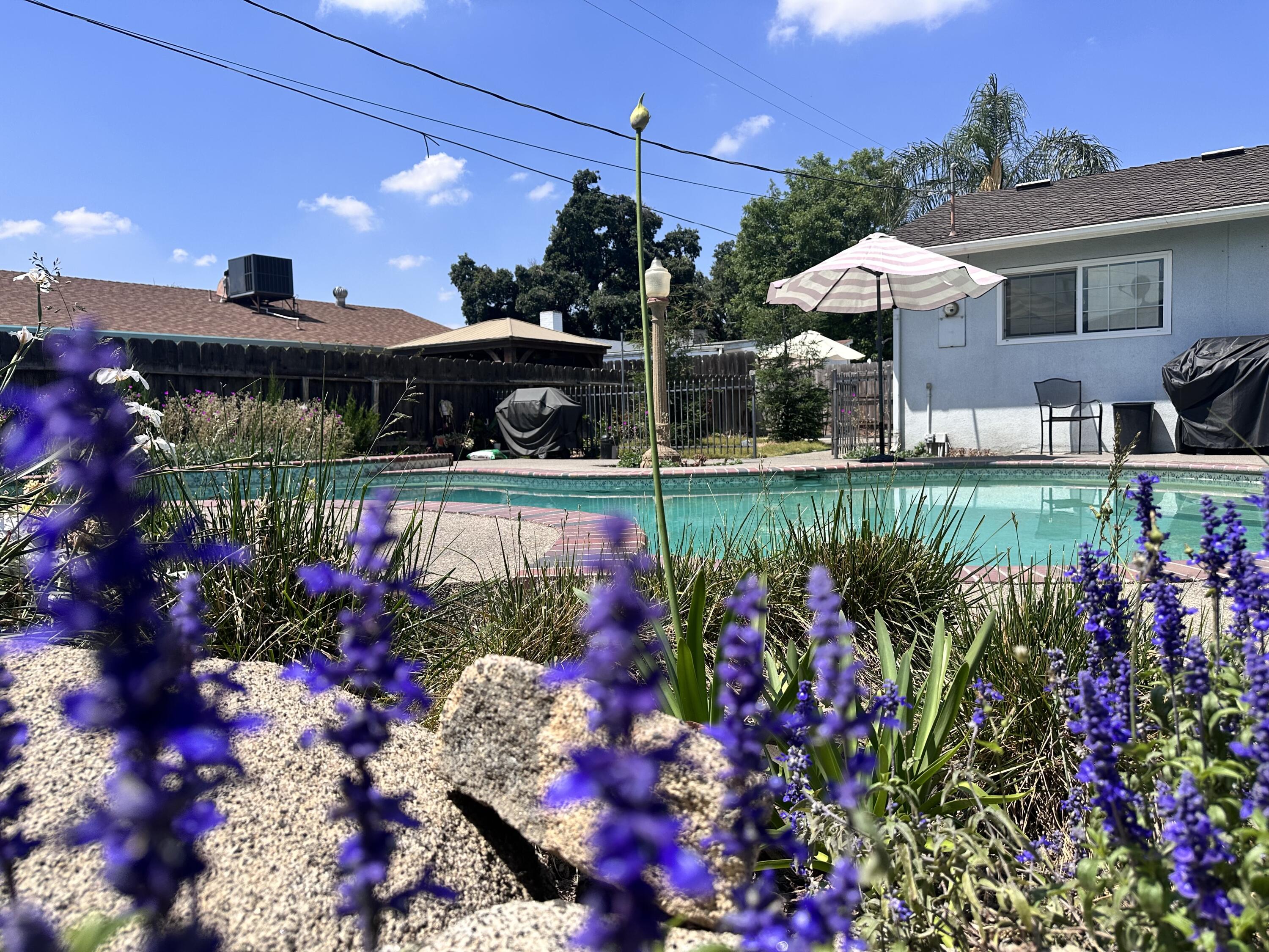 2607 W Country Ave, Visalia, CA 93277