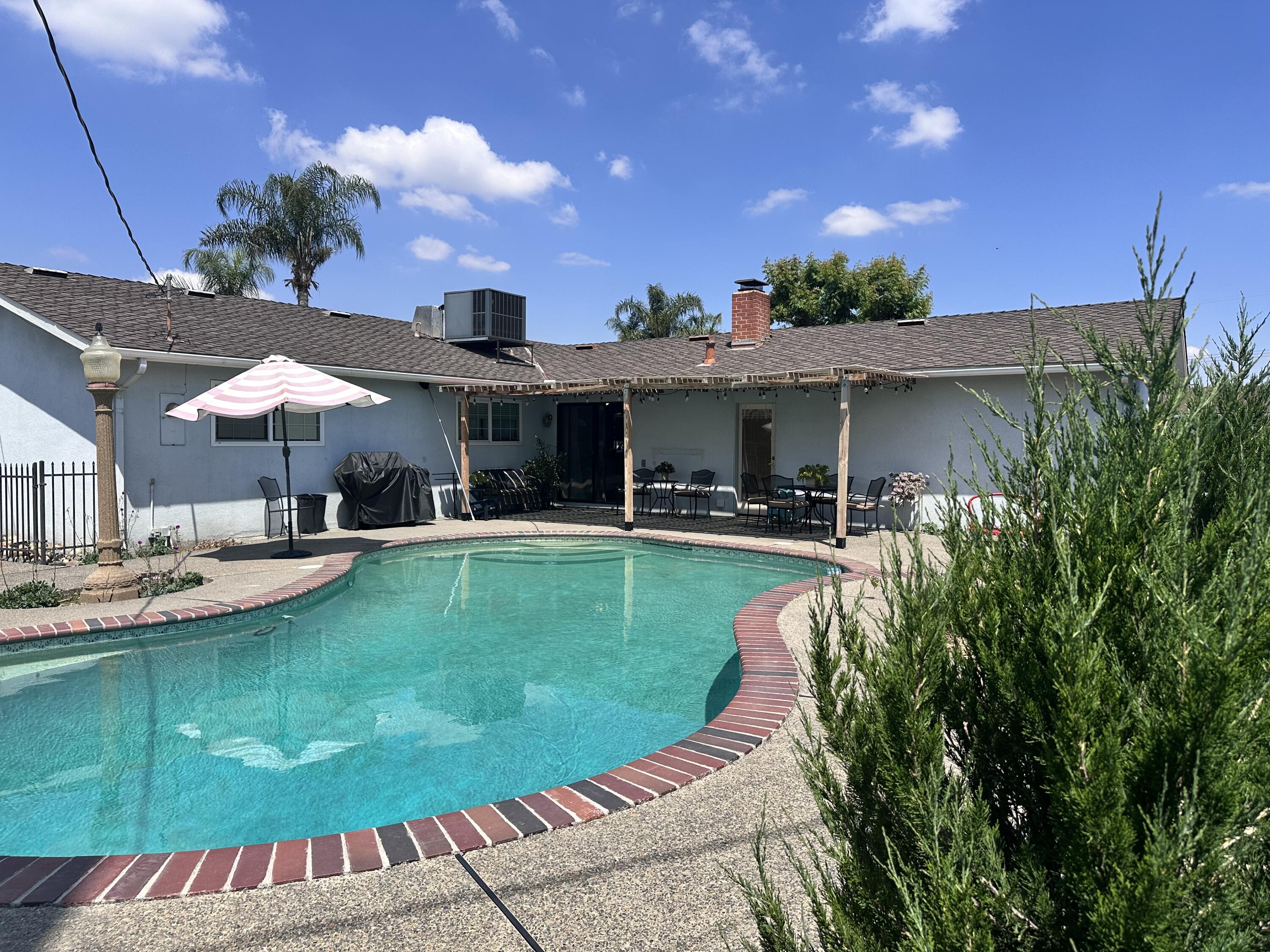 2607 W Country Ave, Visalia, CA 93277