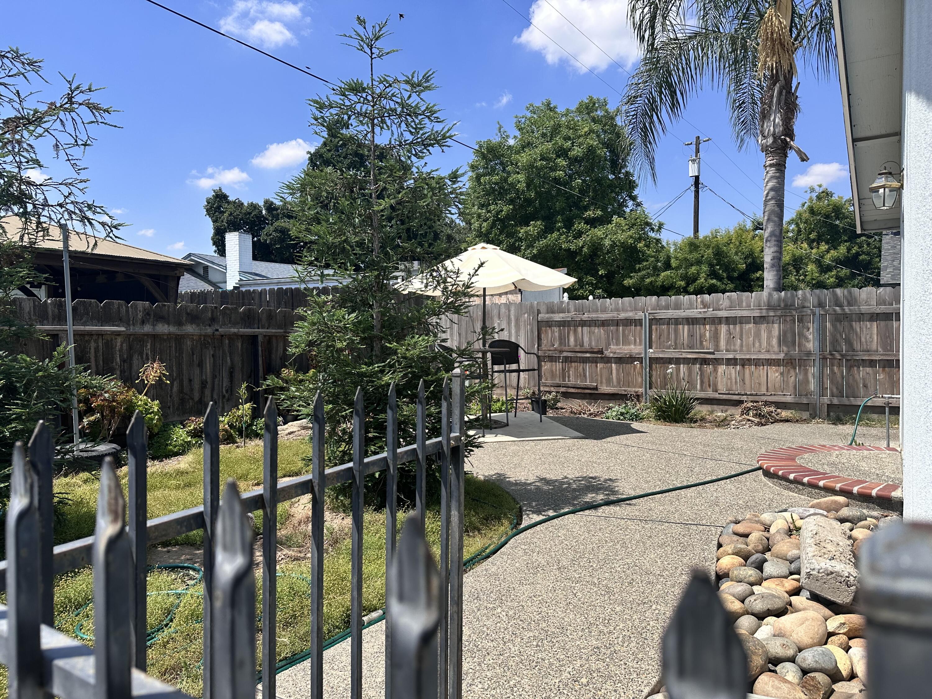 2607 W Country Ave, Visalia, CA 93277