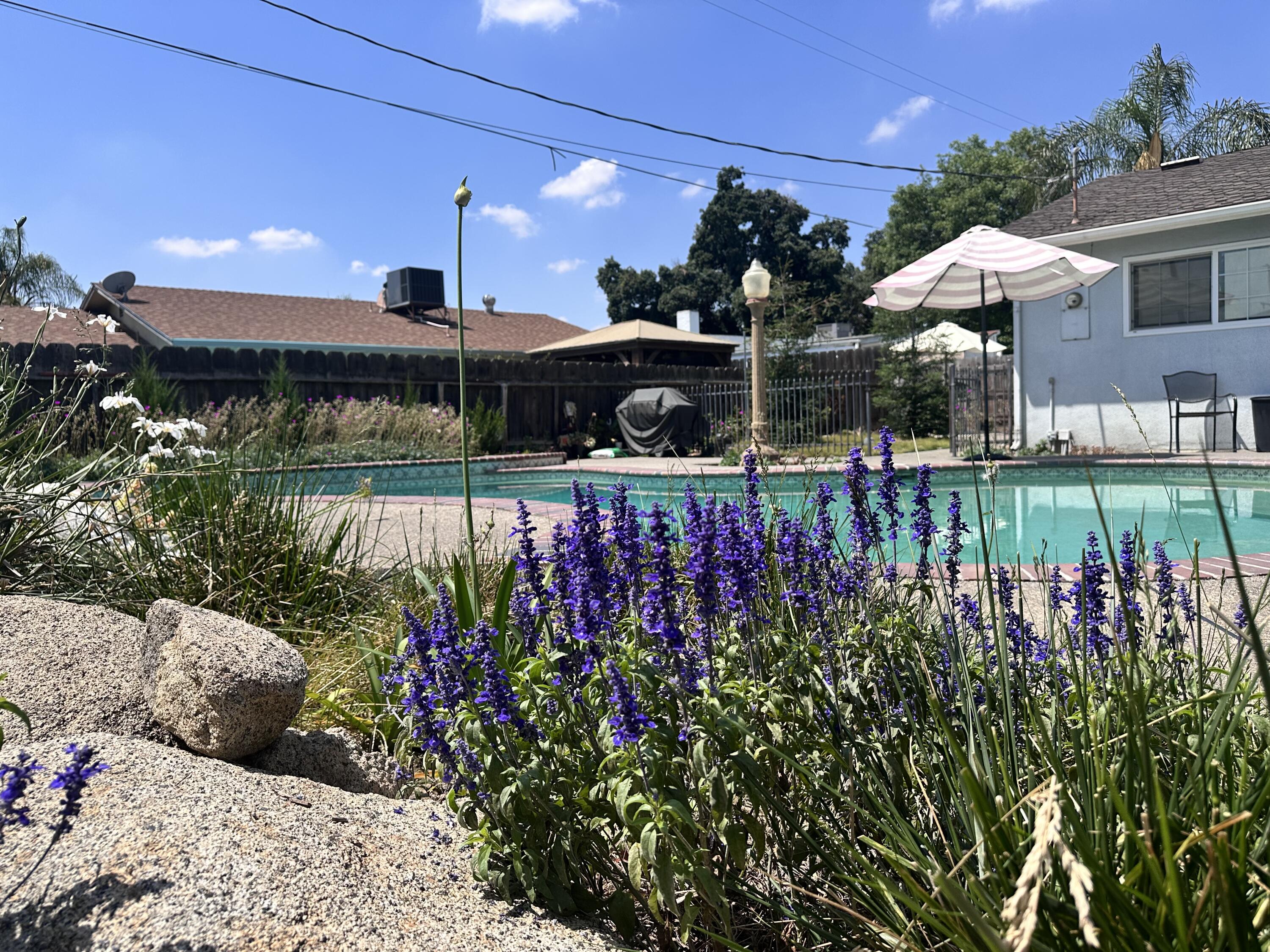 2607 W Country Ave, Visalia, CA 93277