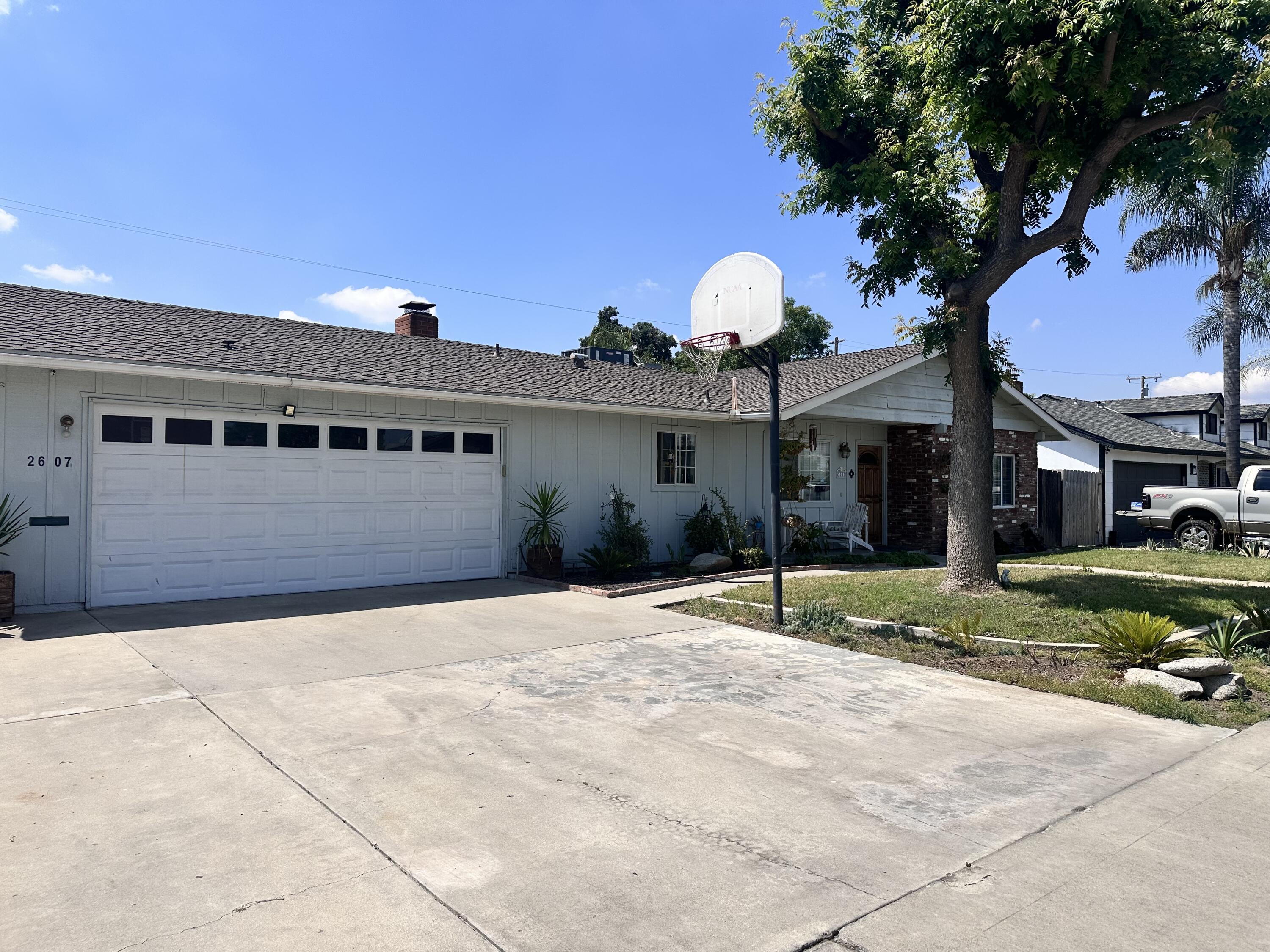 2607 W Country Ave, Visalia, CA 93277