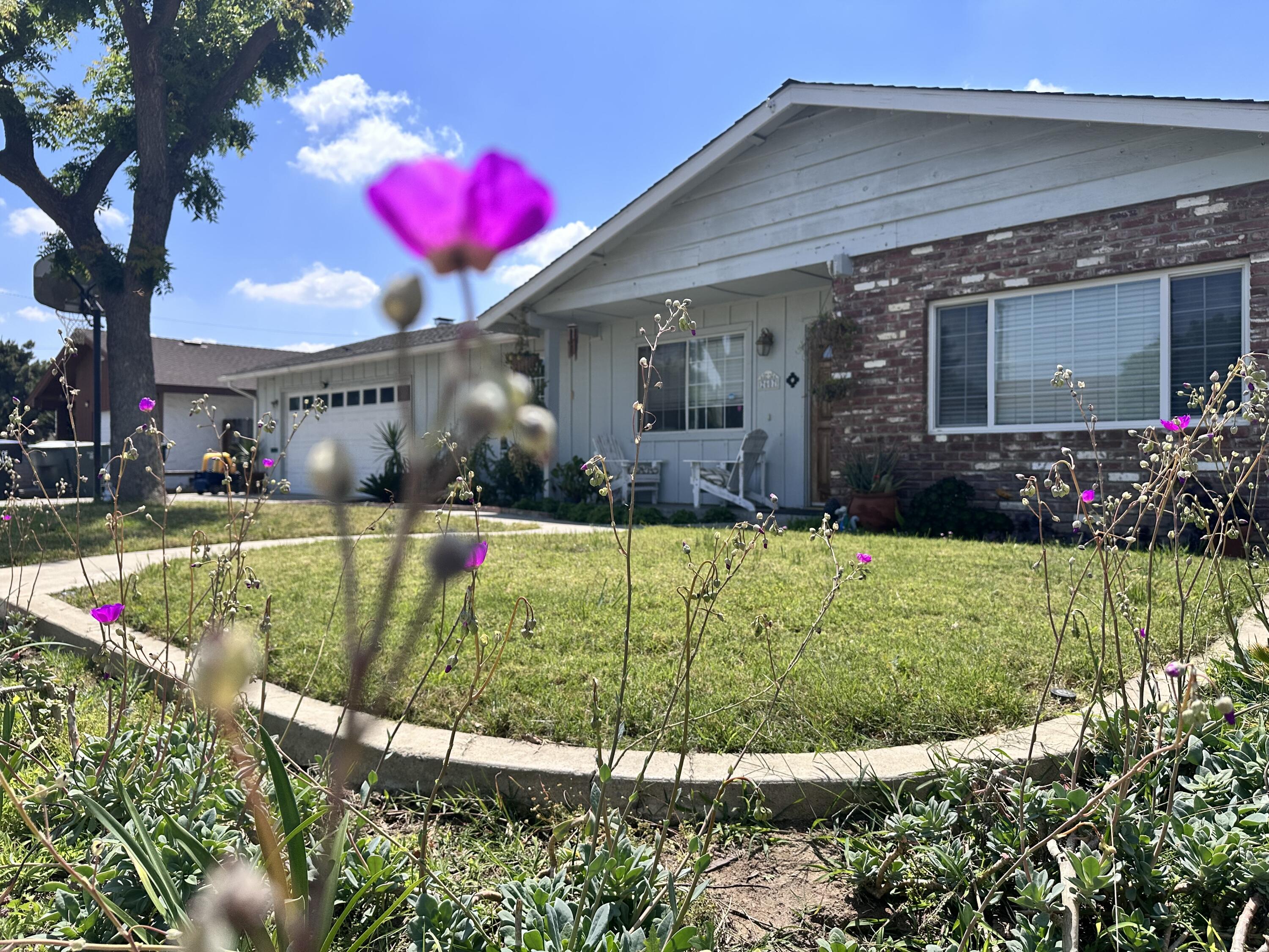 2607 W Country Ave, Visalia, CA 93277