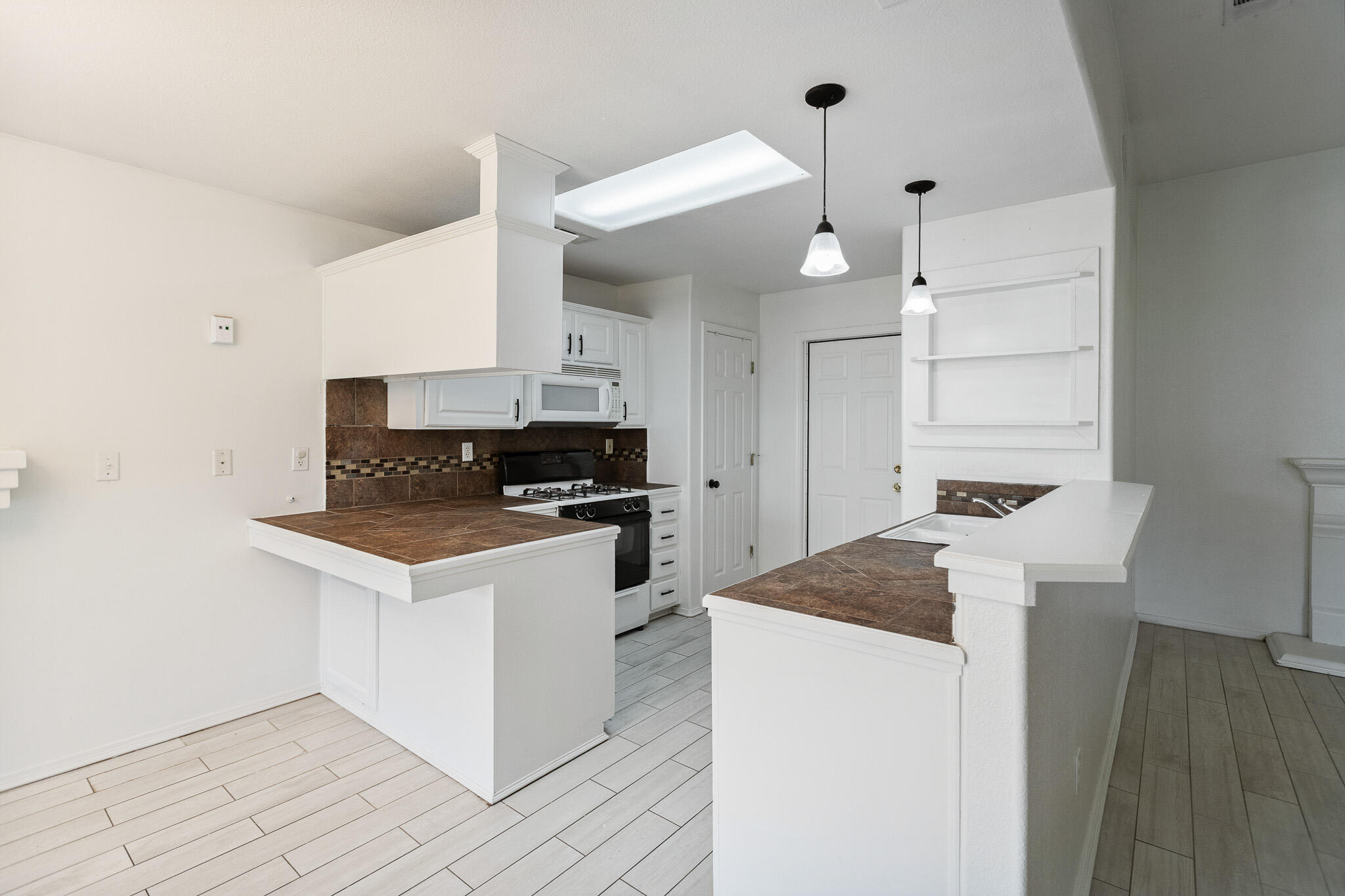 751 S Indiana St, Porterville, CA 93257