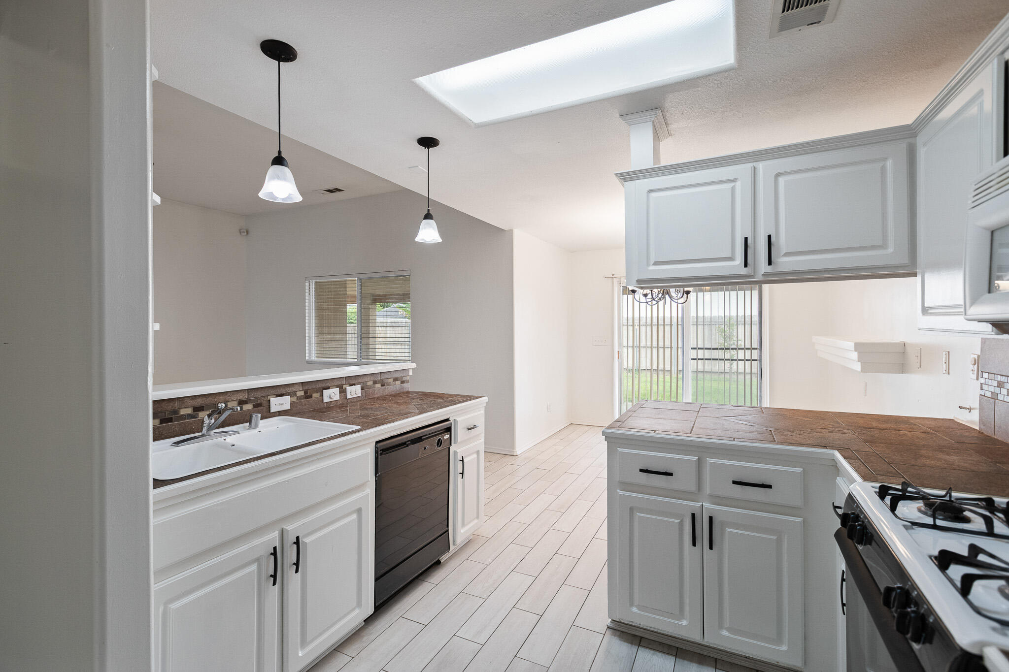 751 S Indiana St, Porterville, CA 93257