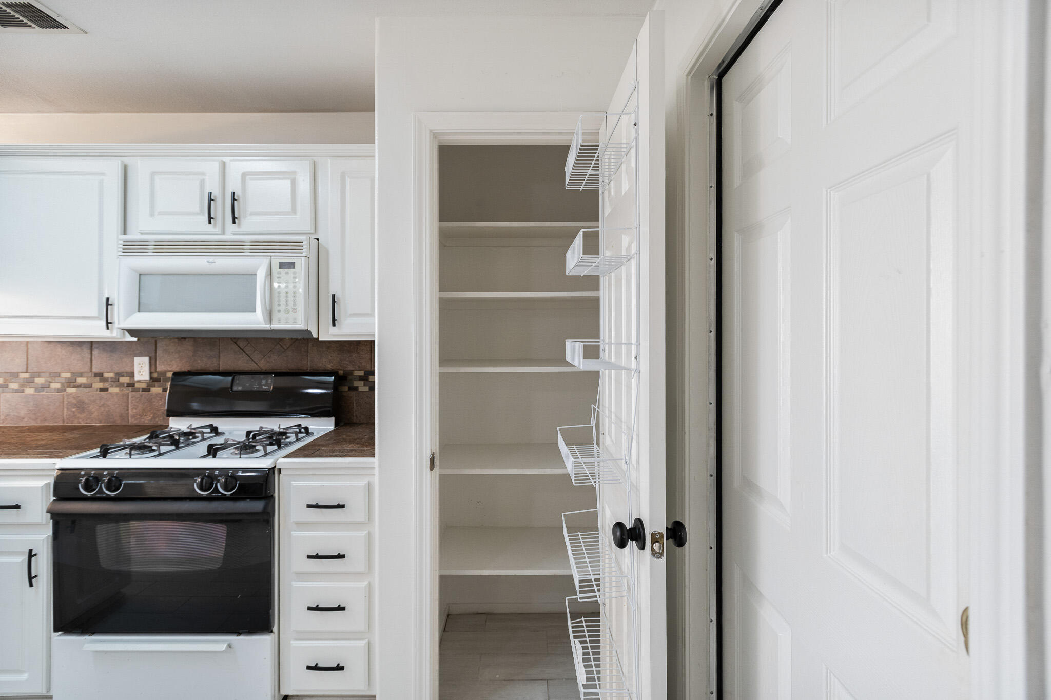 751 S Indiana St, Porterville, CA 93257