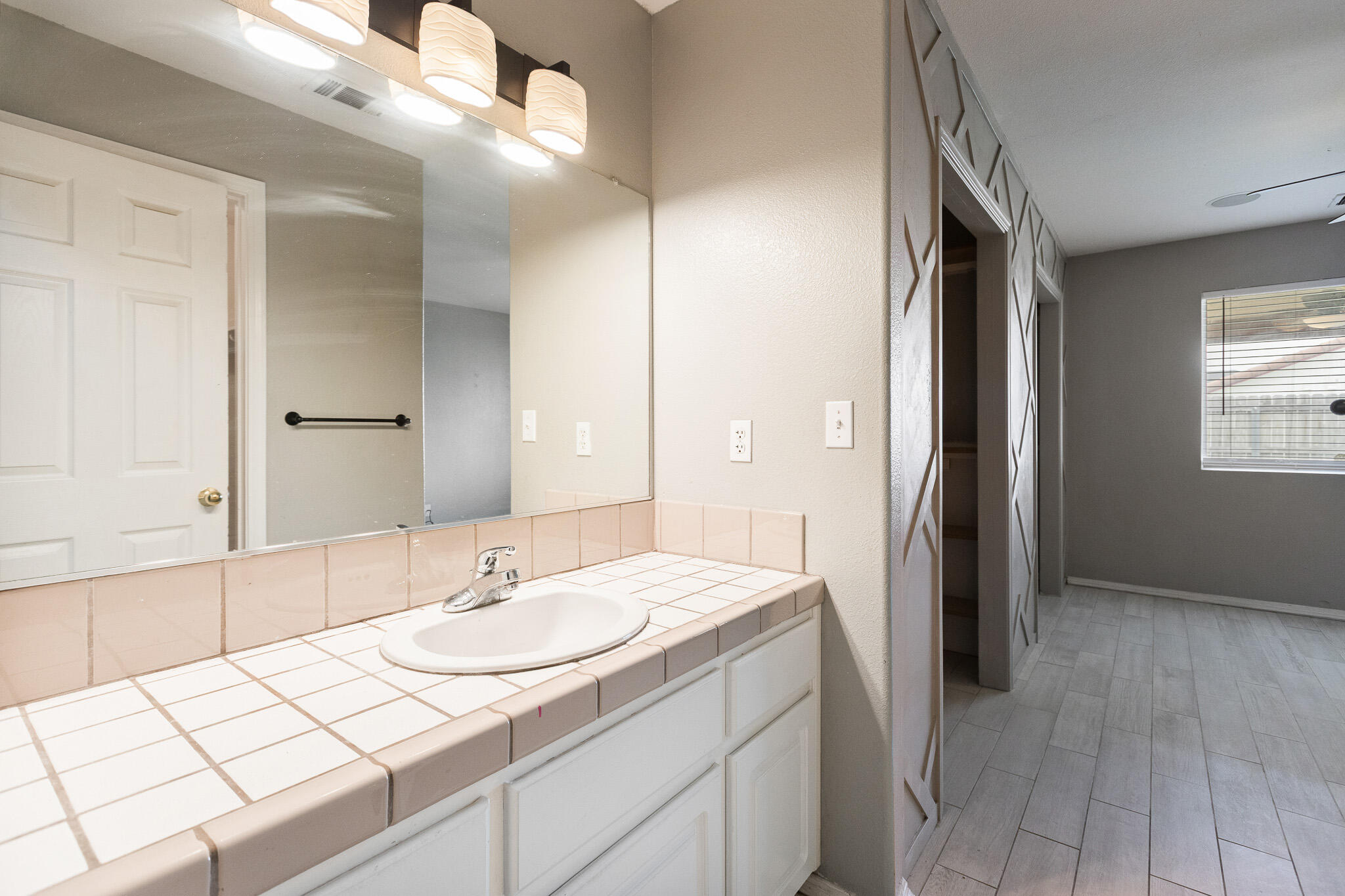 751 S Indiana St, Porterville, CA 93257
