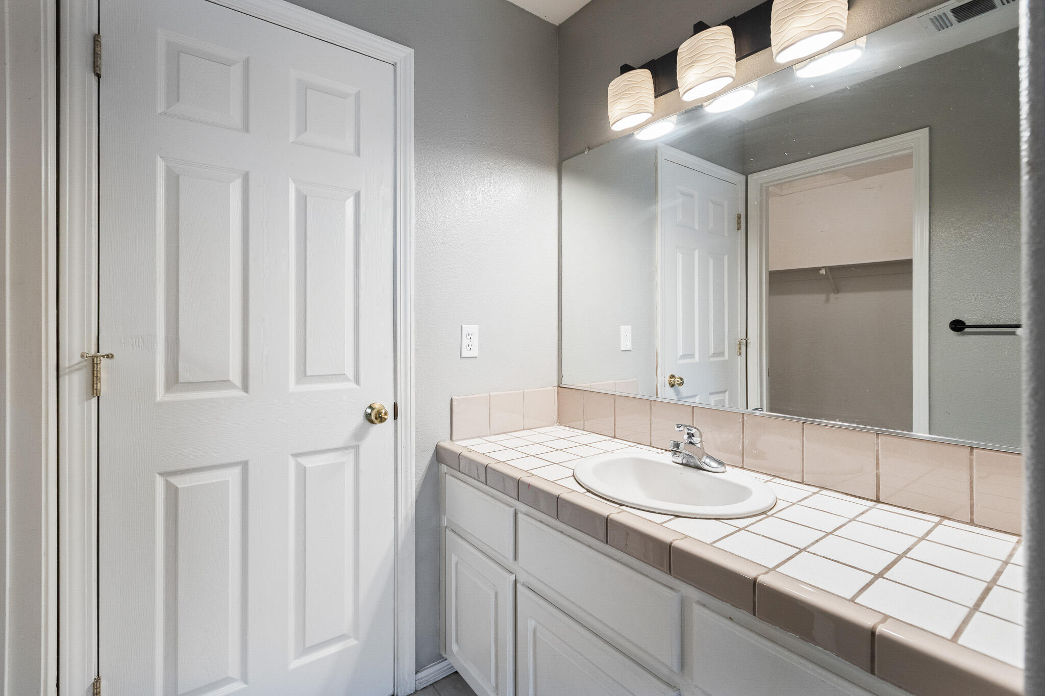 751 S Indiana St, Porterville, CA 93257