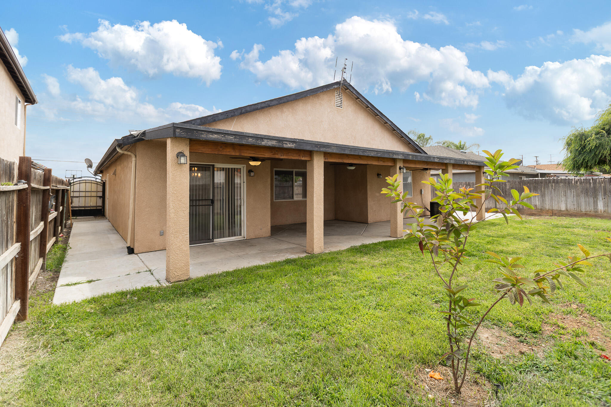 751 S Indiana St, Porterville, CA 93257