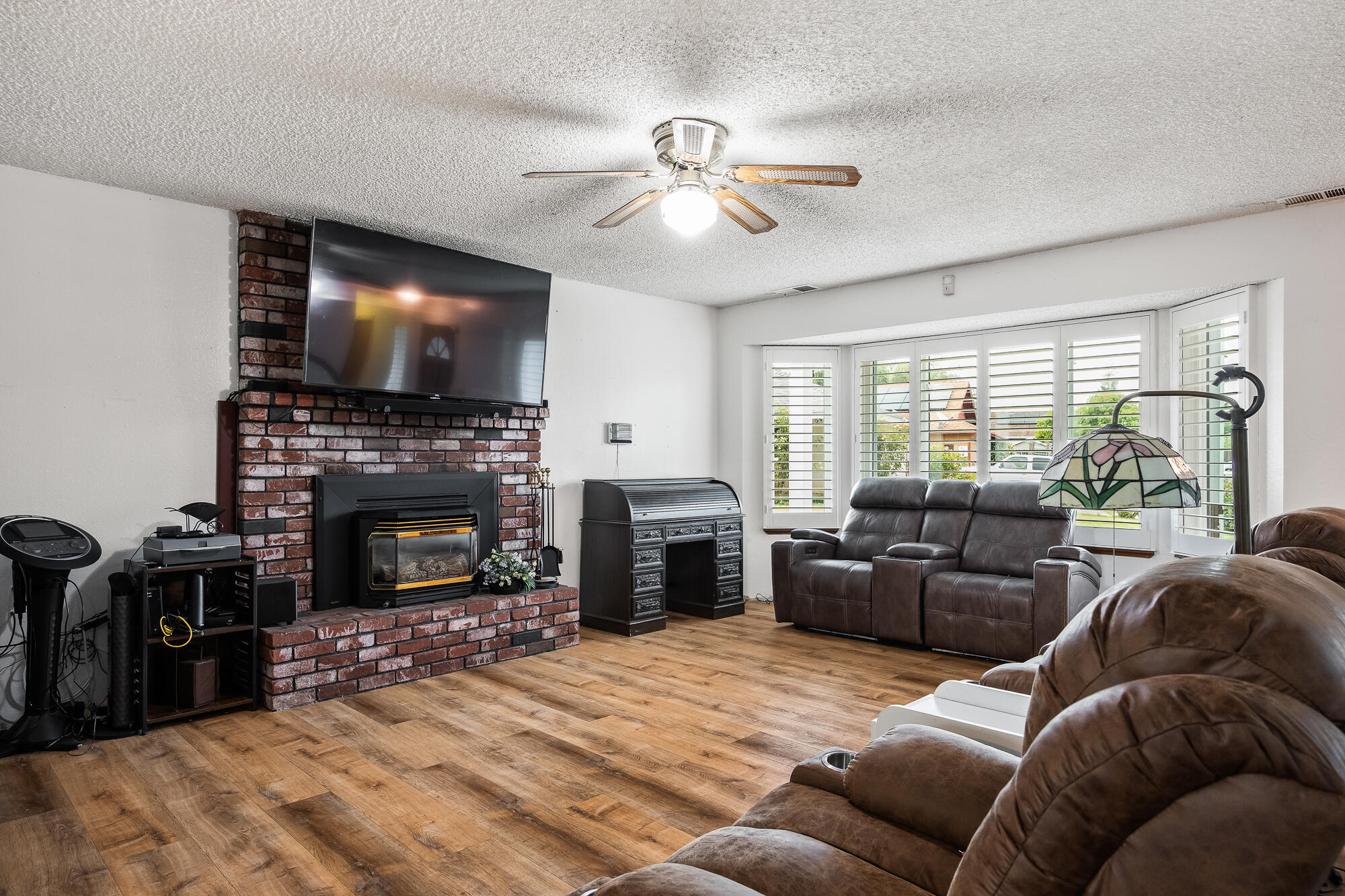 640 Piccadilly Ln, Porterville, CA 93257