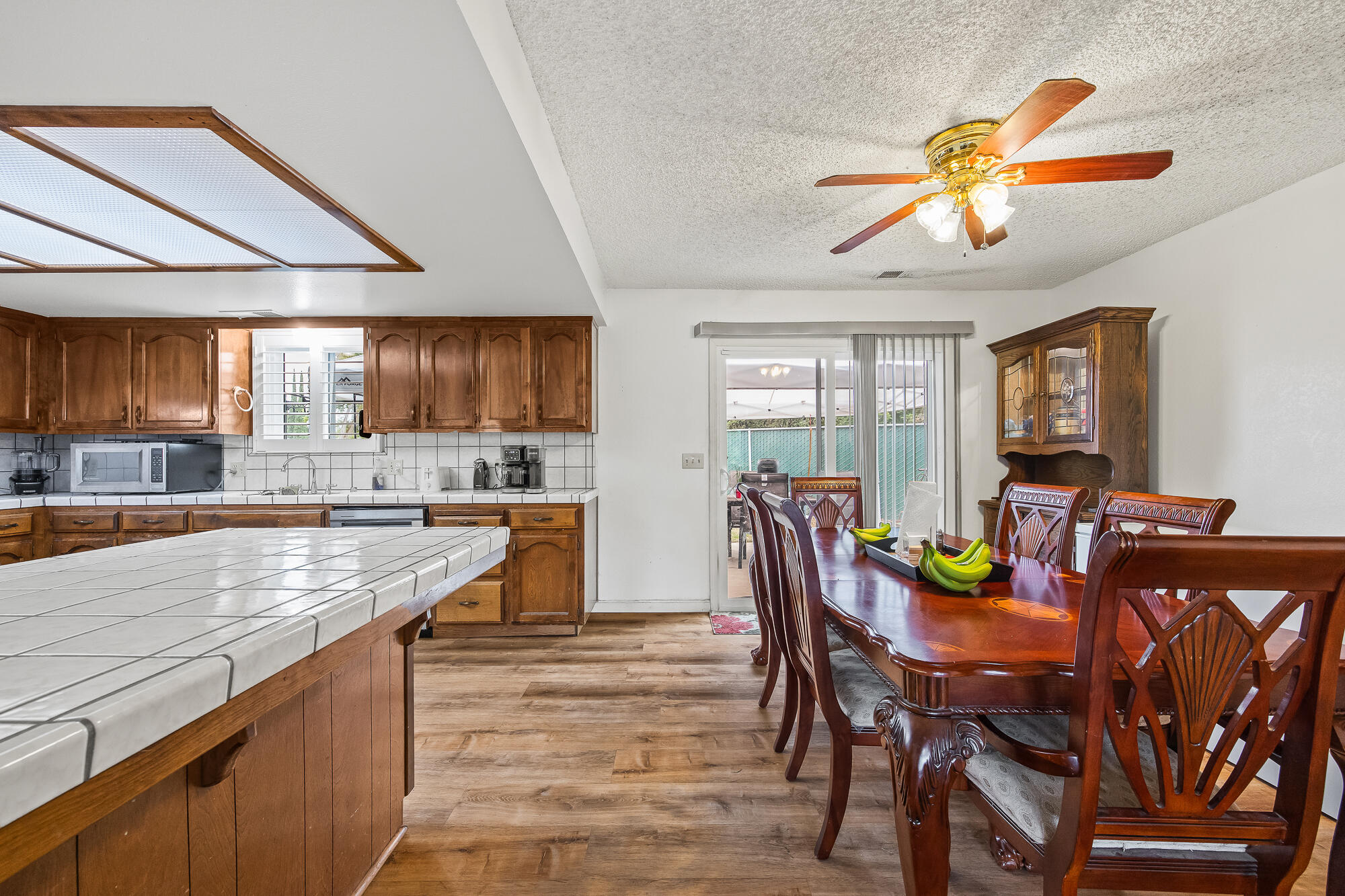 640 Piccadilly Ln, Porterville, CA 93257