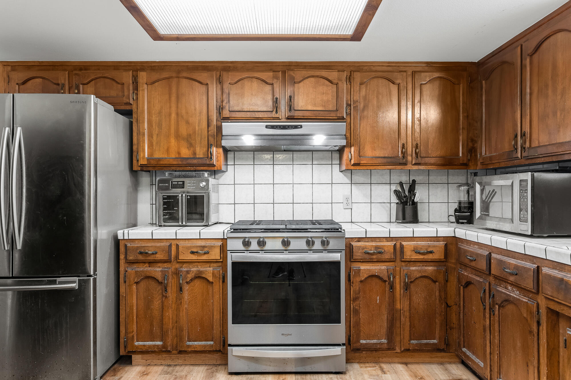 640 Piccadilly Ln, Porterville, CA 93257