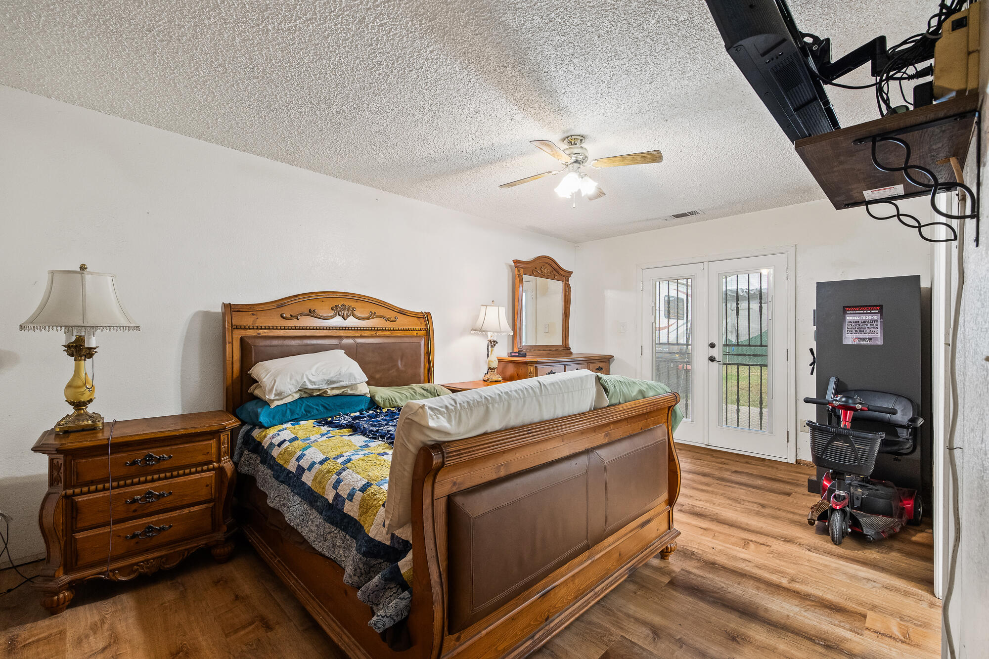640 Piccadilly Ln, Porterville, CA 93257