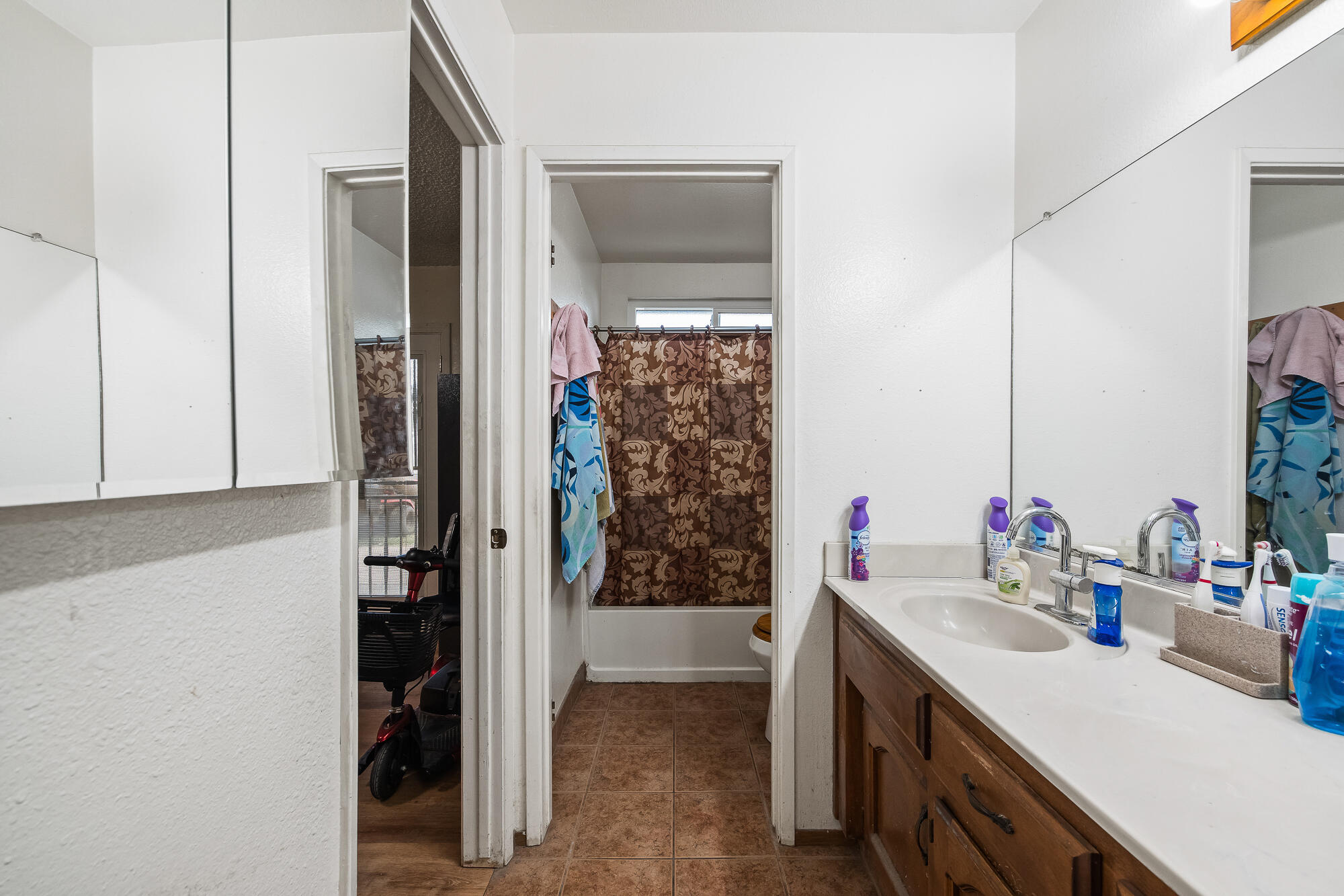 640 Piccadilly Ln, Porterville, CA 93257