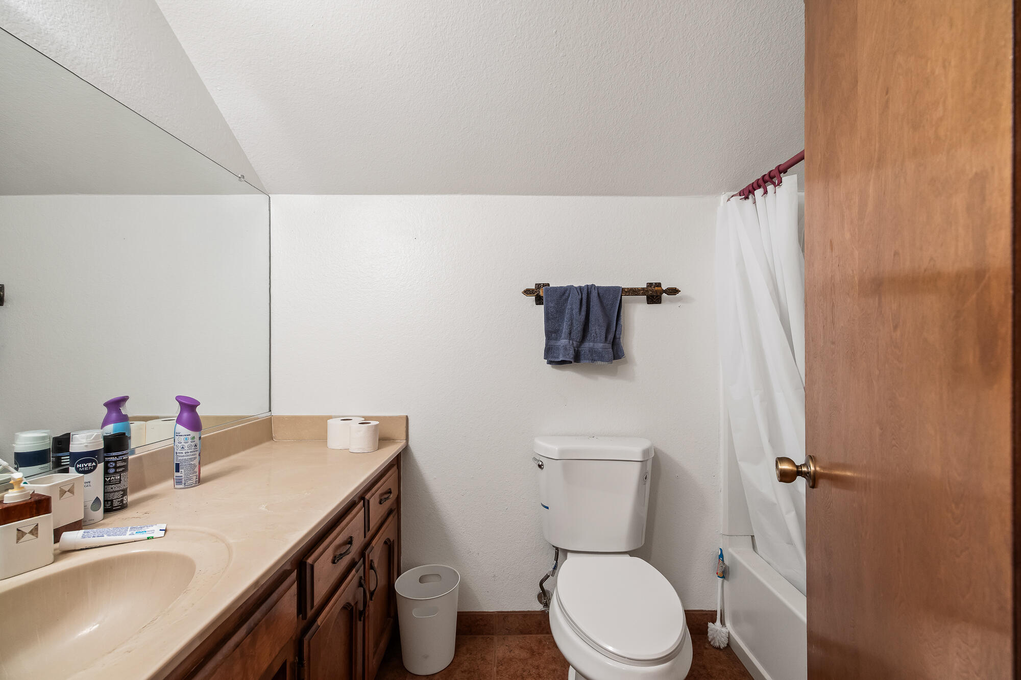 640 Piccadilly Ln, Porterville, CA 93257