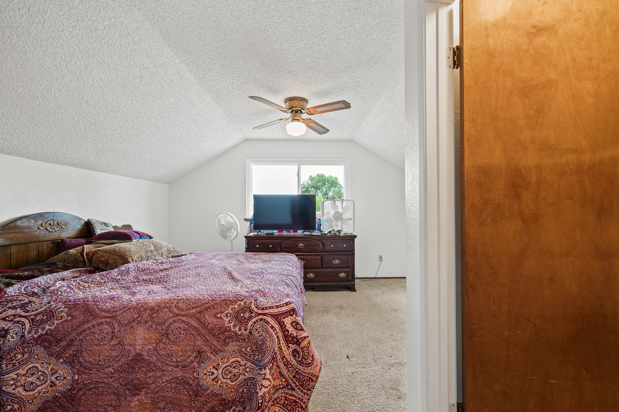 640 Piccadilly Ln, Porterville, CA 93257