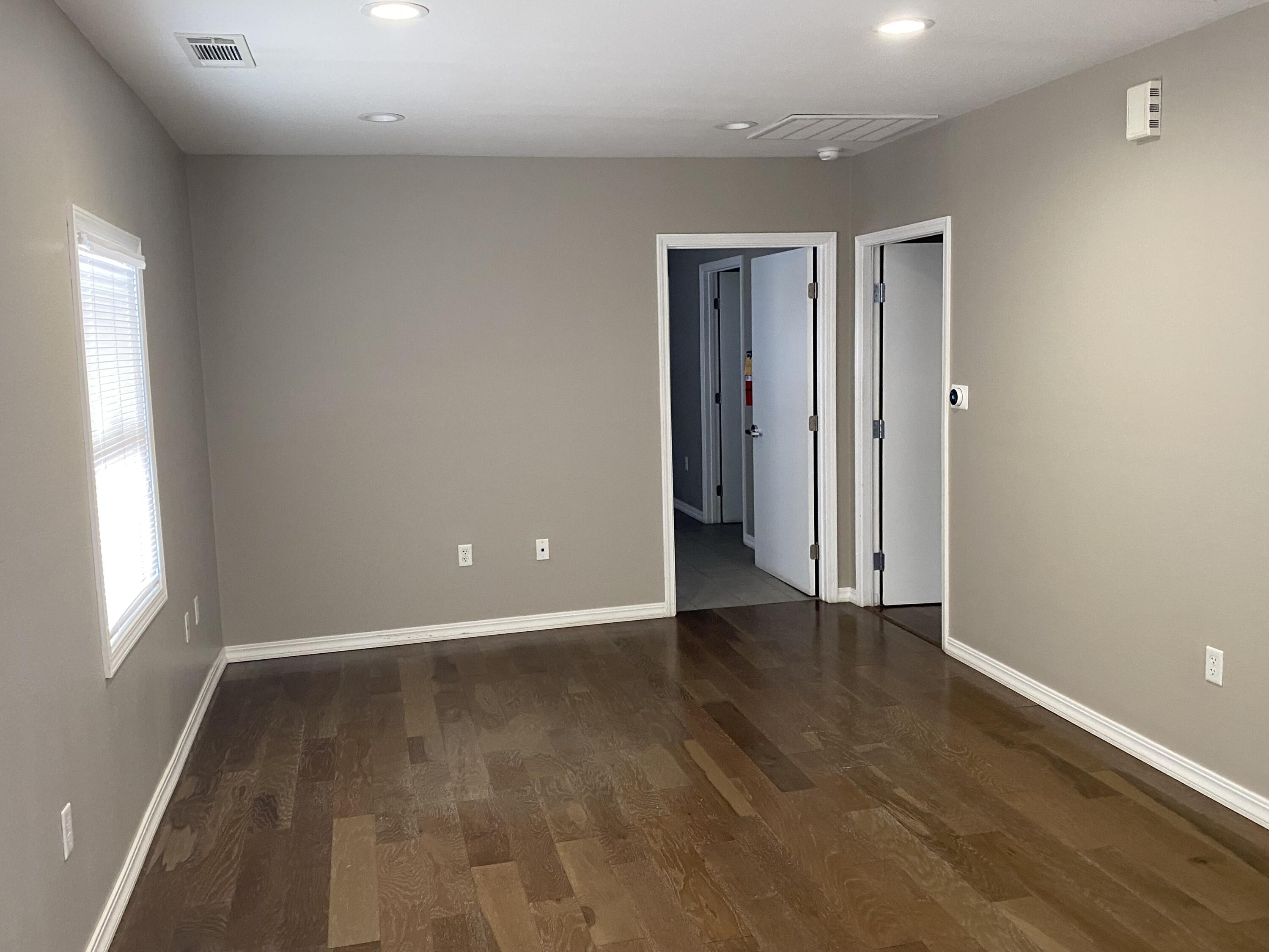 947 W Kern Ave, Tulare, CA 93274