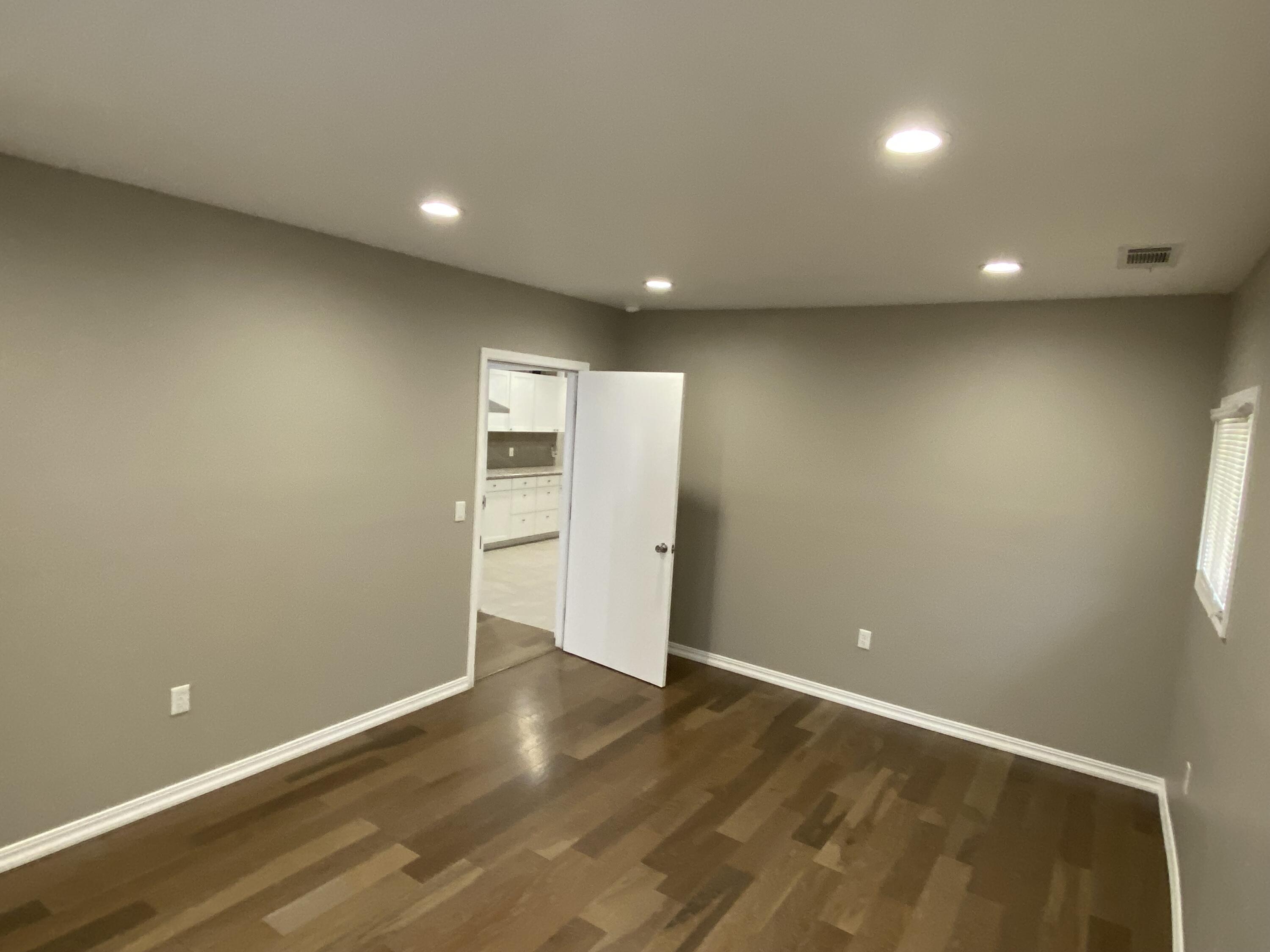 947 W Kern Ave, Tulare, CA 93274