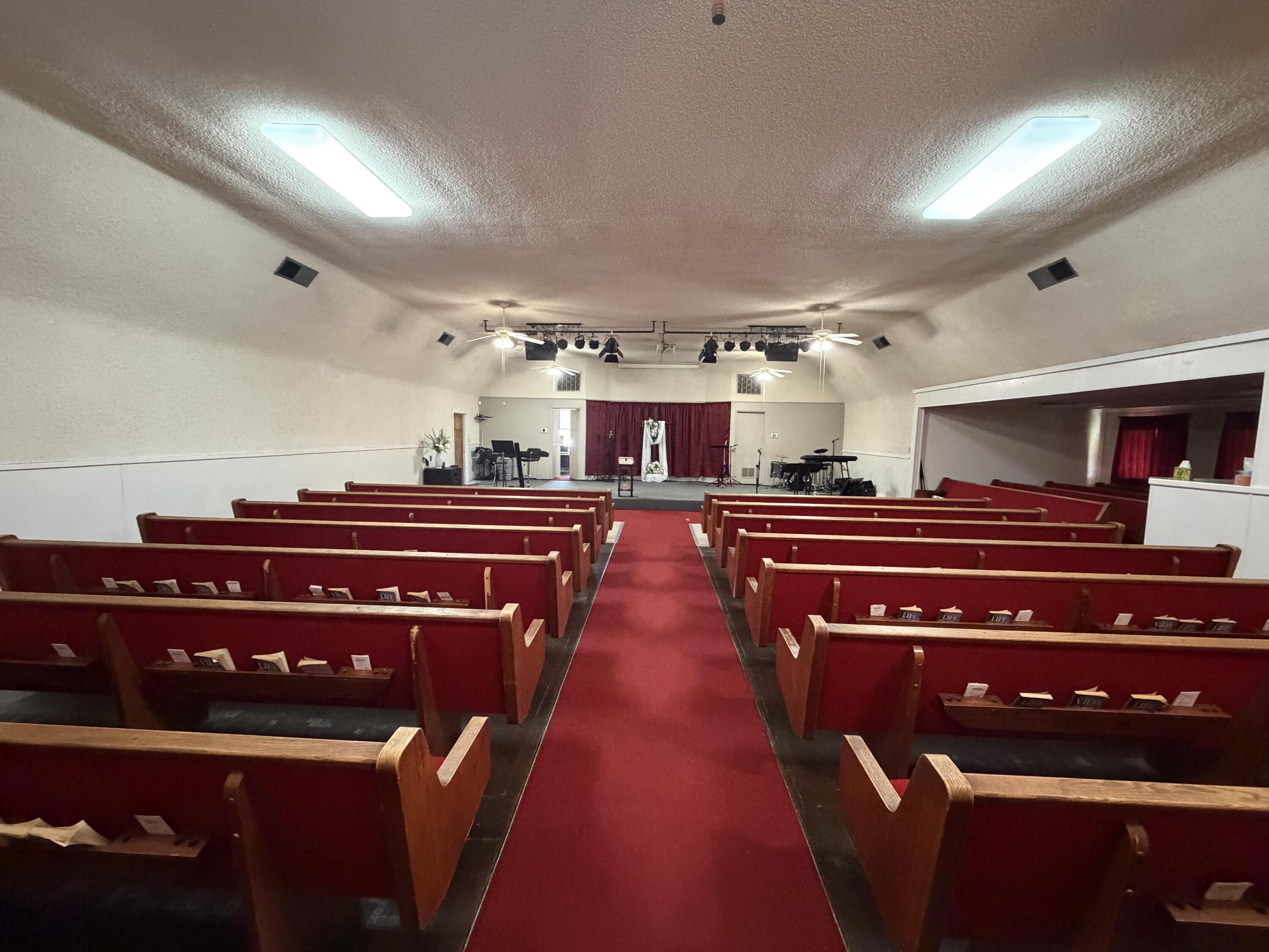 947 W Kern Ave, Tulare, CA 93274
