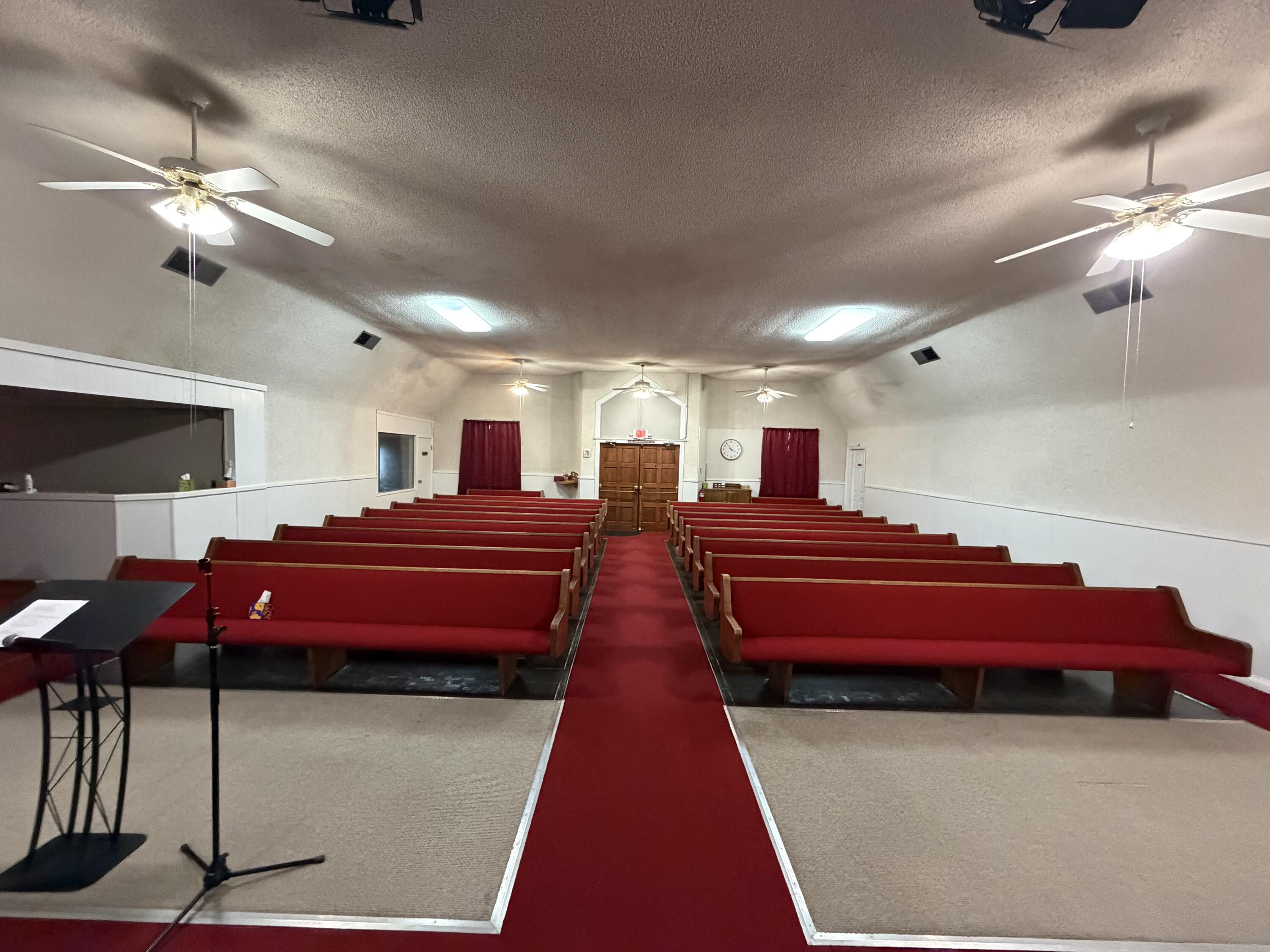 947 W Kern Ave, Tulare, CA 93274