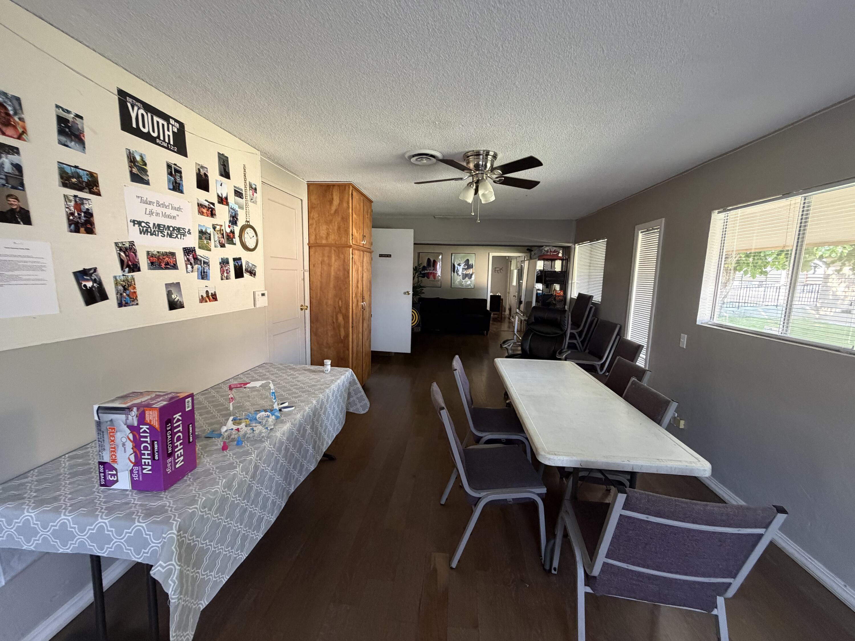 947 W Kern Ave, Tulare, CA 93274