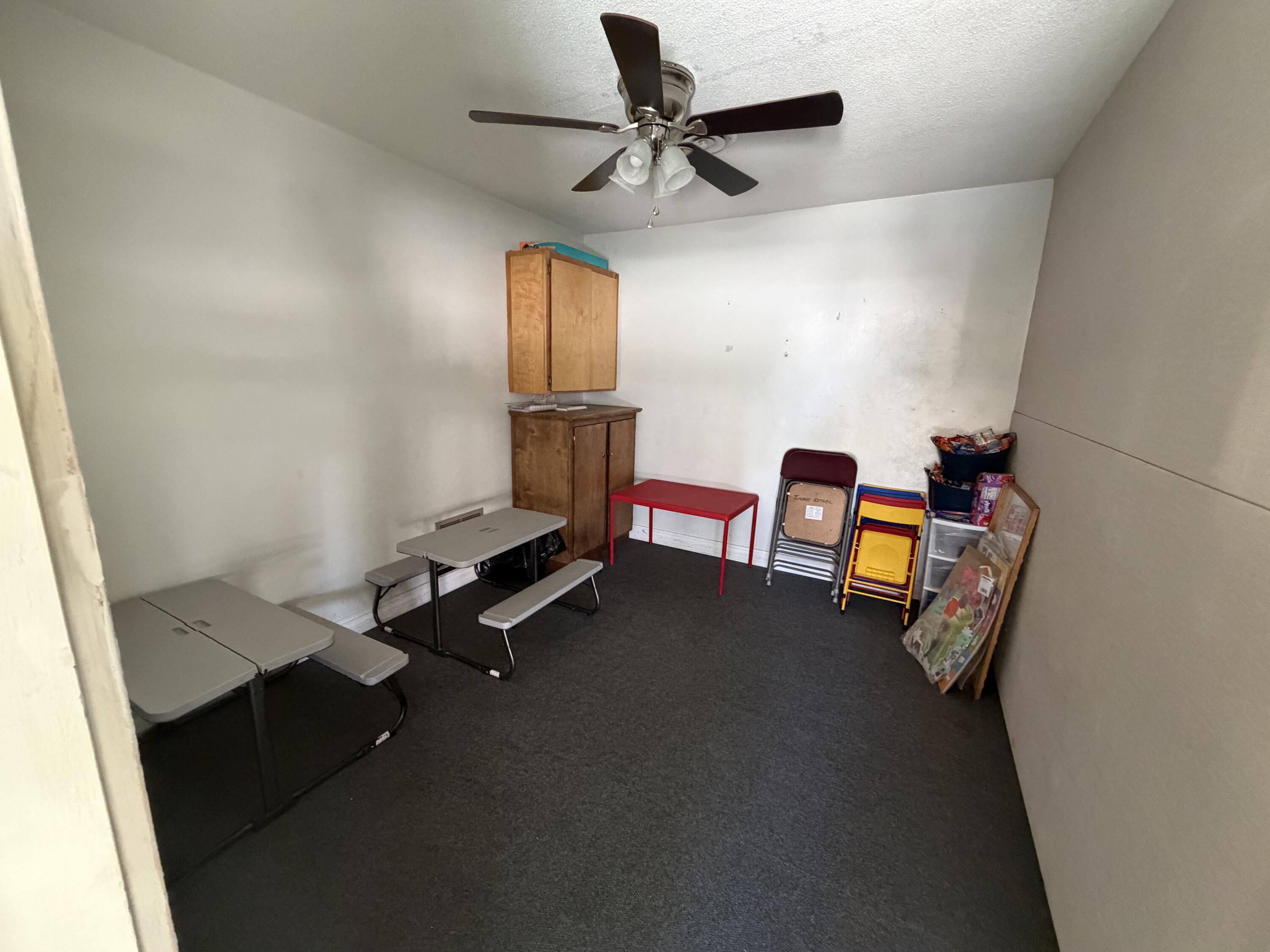 947 W Kern Ave, Tulare, CA 93274