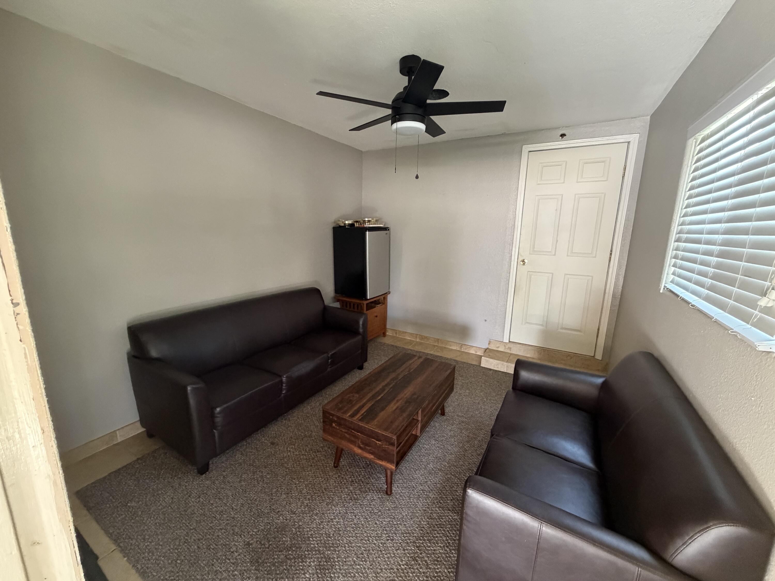 947 W Kern Ave, Tulare, CA 93274