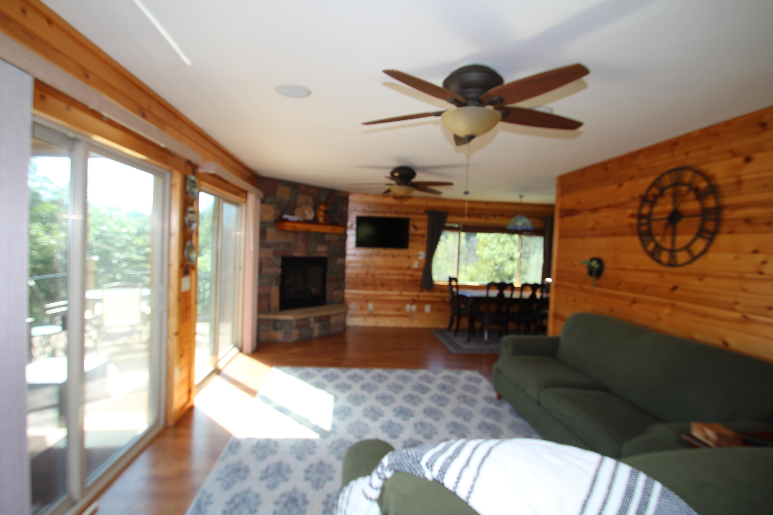 266 Soda Springs Ct, Springville, CA 93265