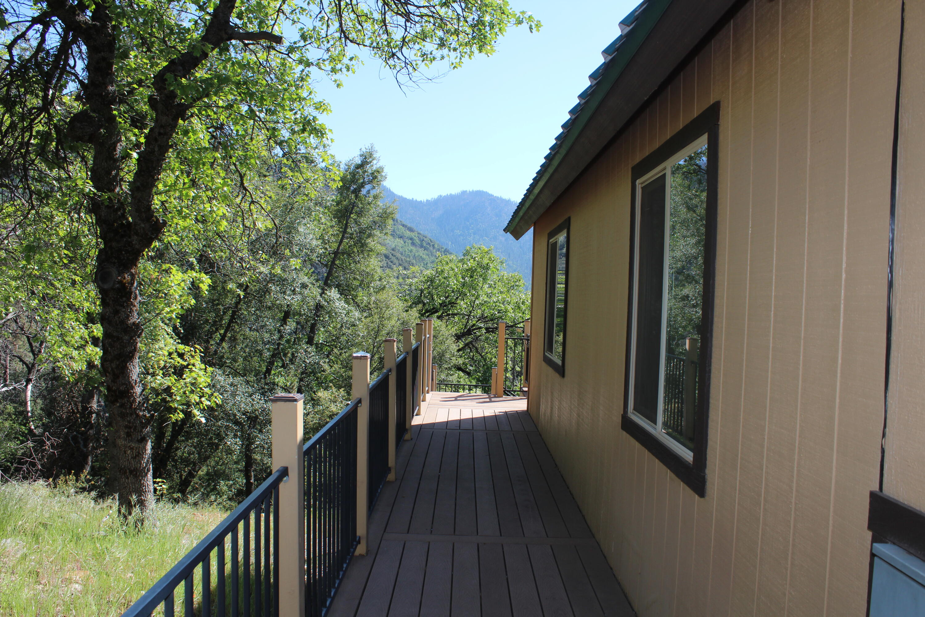 266 Soda Springs Ct, Springville, CA 93265