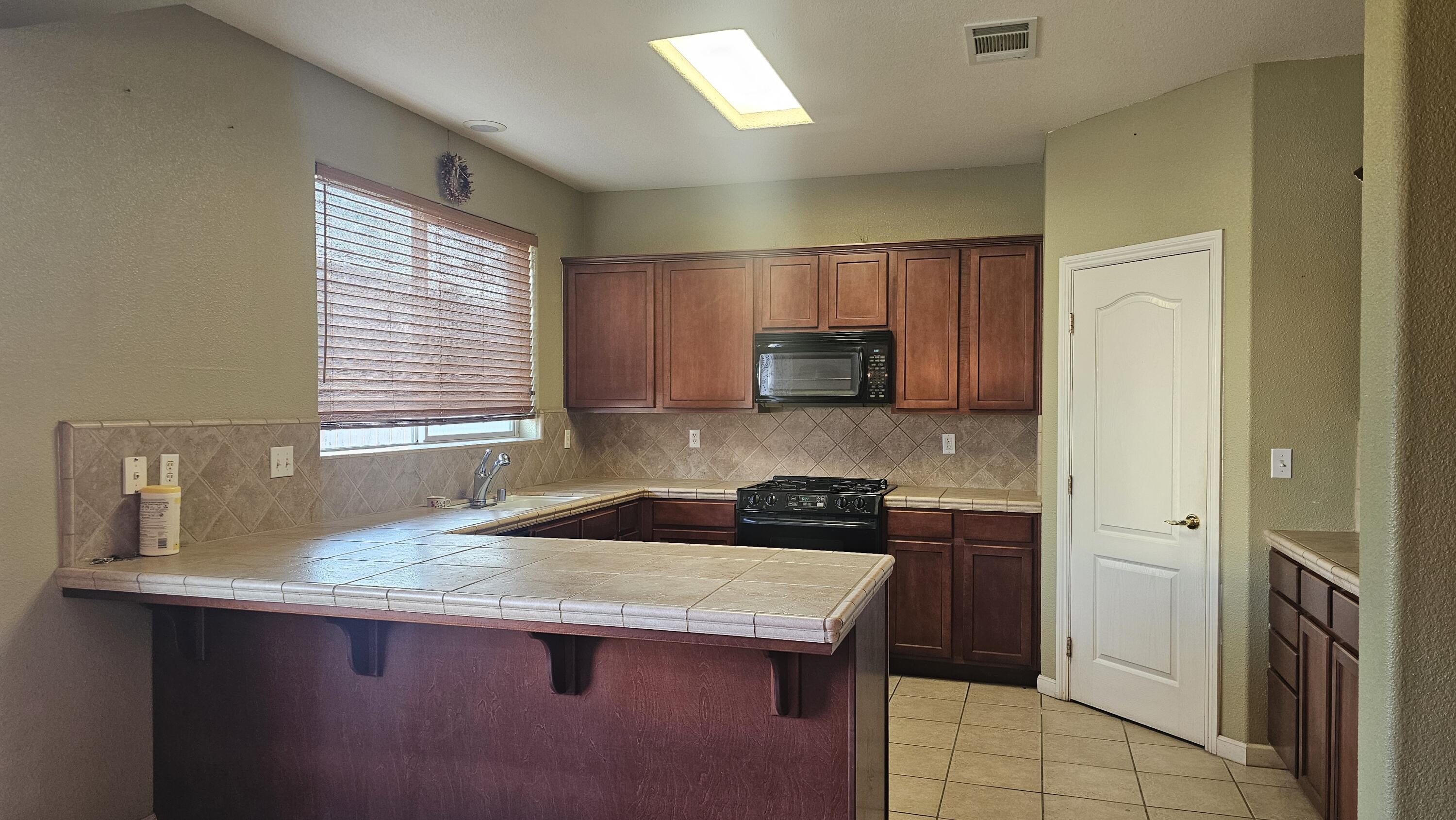 2277 W Wall Ct, Porterville, CA 93257