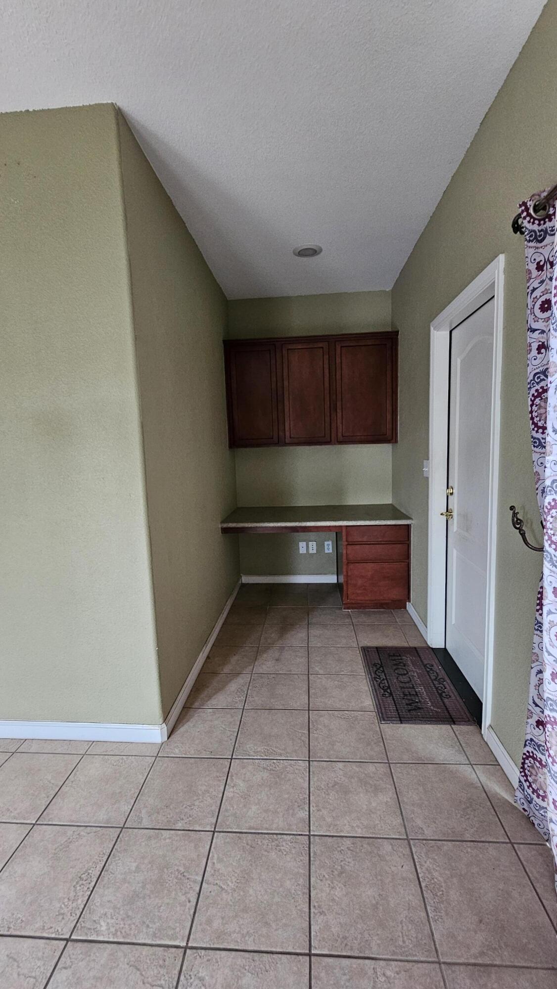 2277 W Wall Ct, Porterville, CA 93257