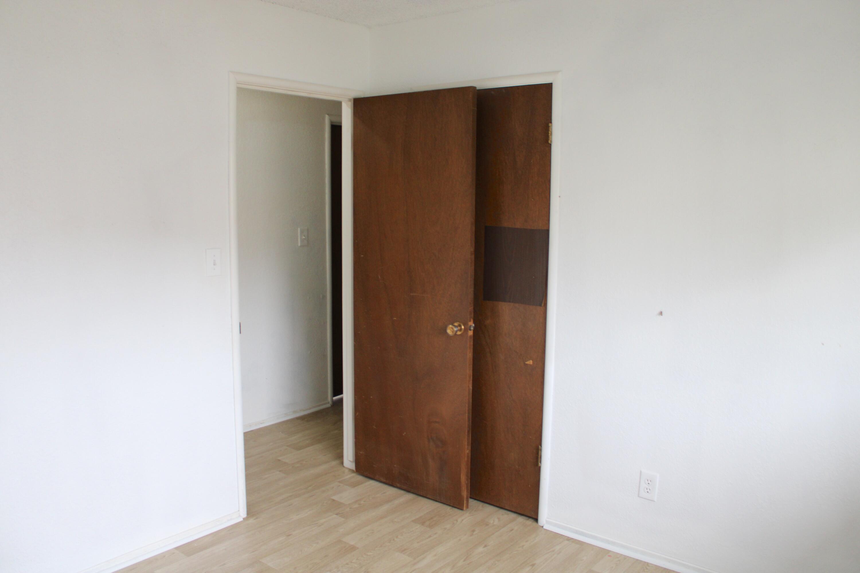 517 S R St, Tulare, CA 93274