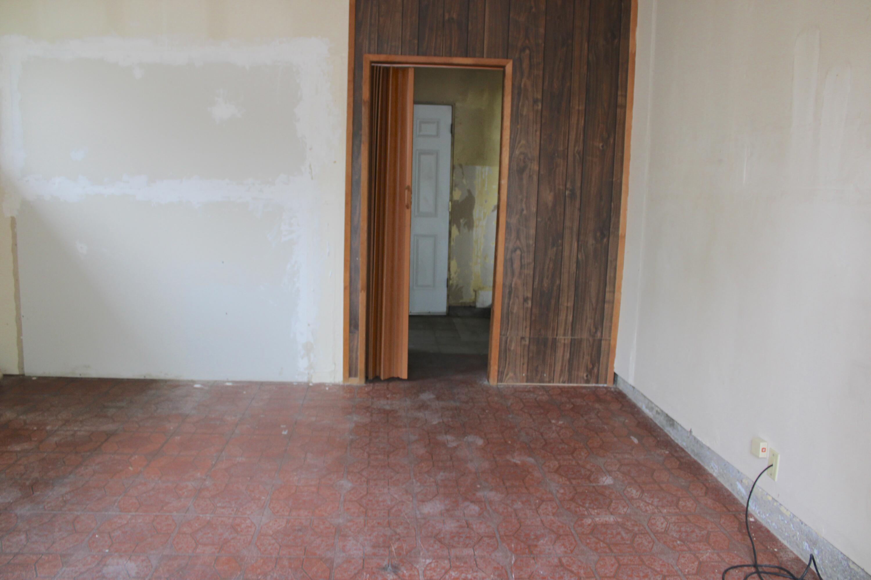 517 S R St, Tulare, CA 93274