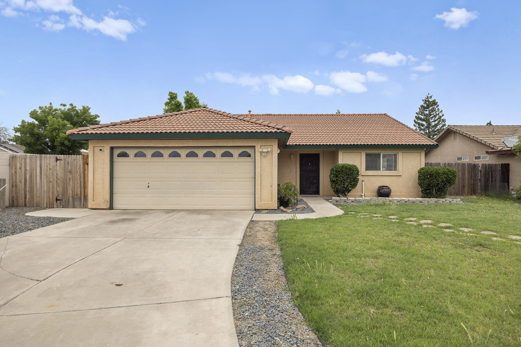 1825 N Liberty Ct, Visalia, CA 93292