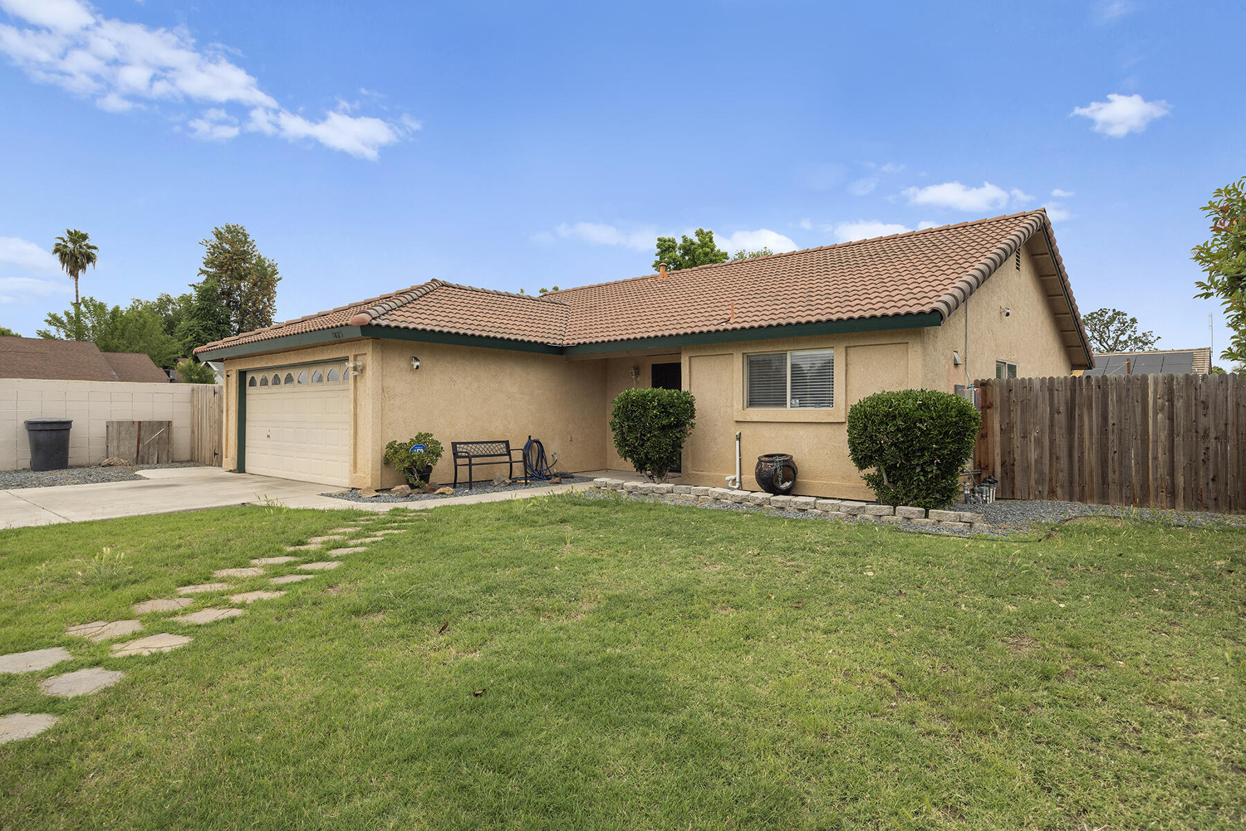 1825 N Liberty Ct, Visalia, CA 93292