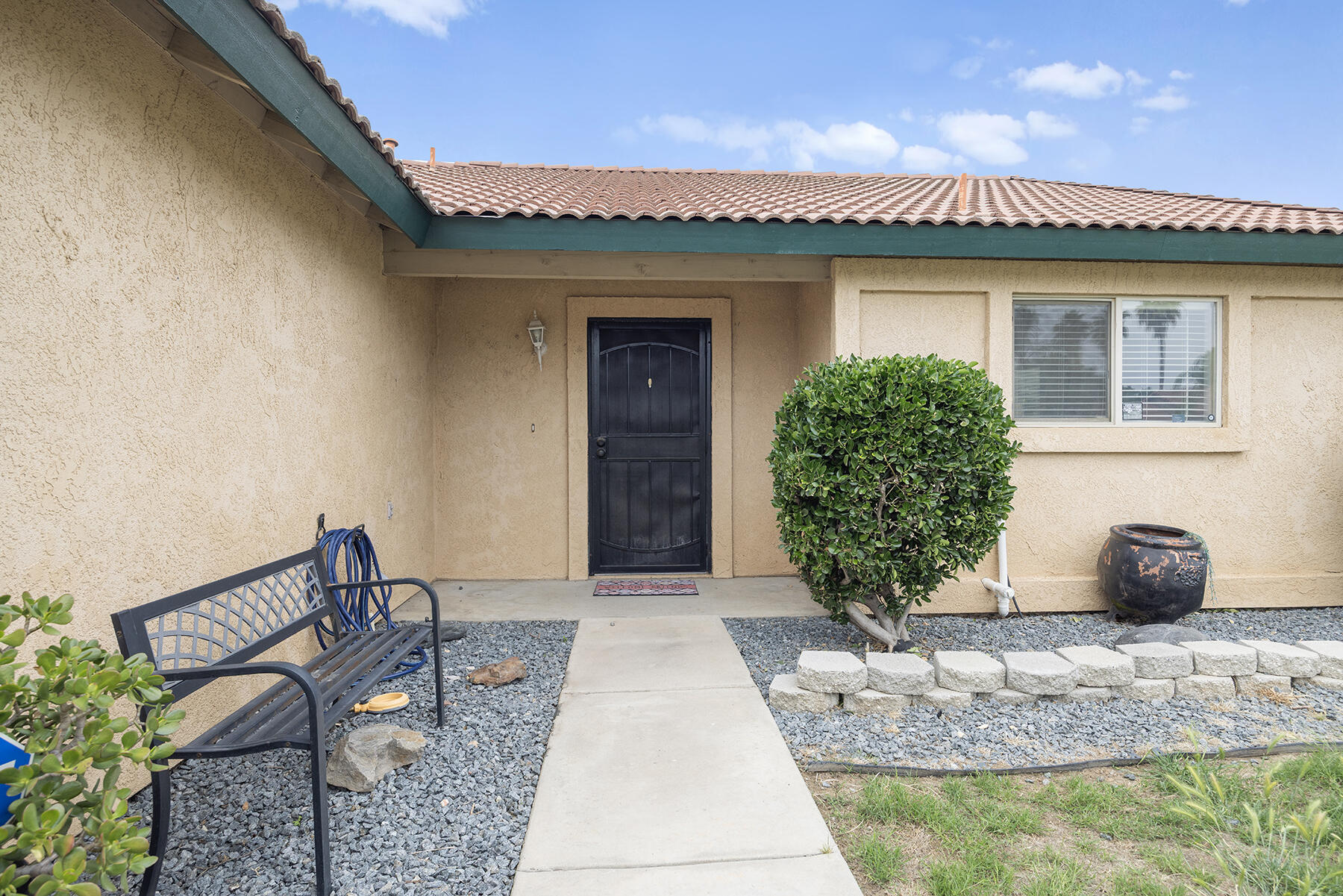 1825 N Liberty Ct, Visalia, CA 93292