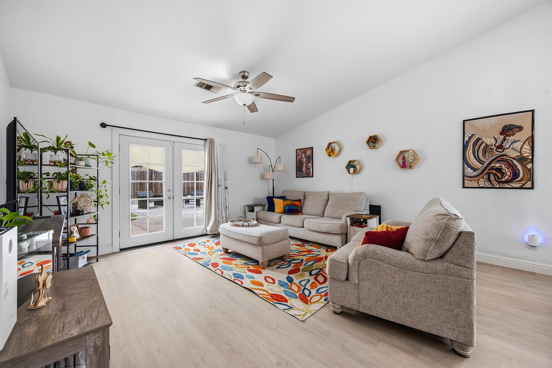 1825 N Liberty Ct, Visalia, CA 93292