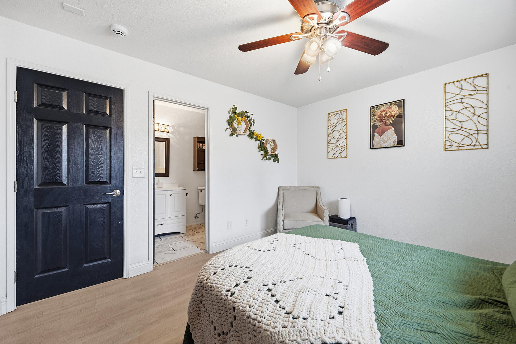 1825 N Liberty Ct, Visalia, CA 93292