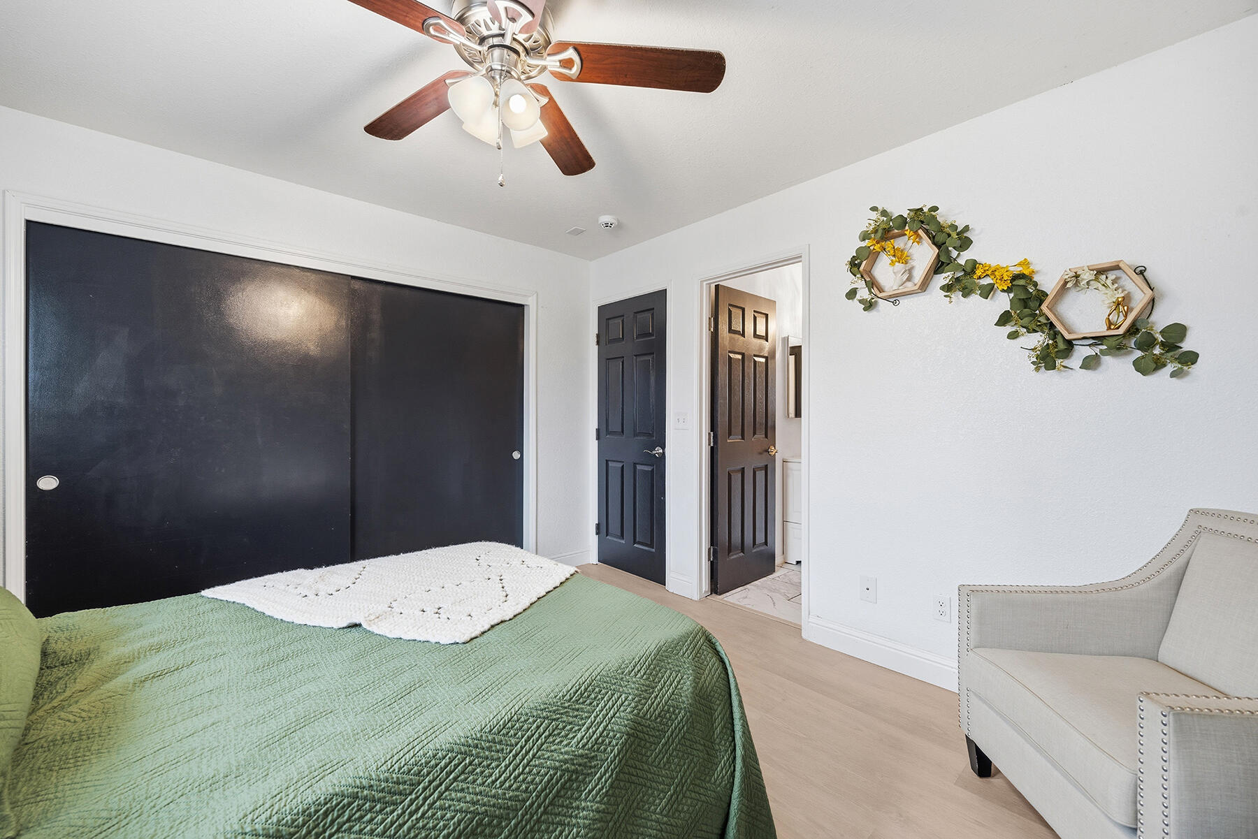1825 N Liberty Ct, Visalia, CA 93292