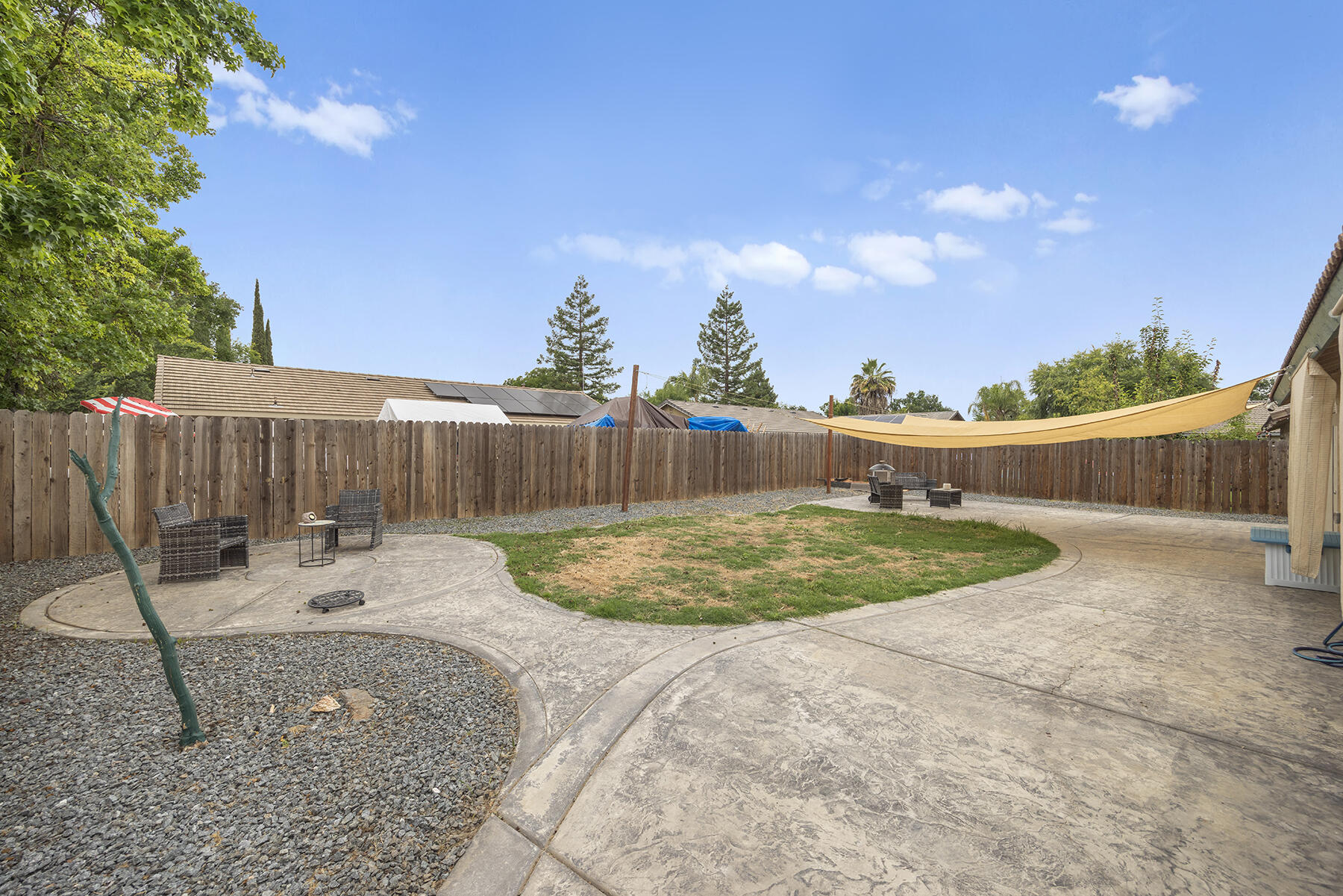 1825 N Liberty Ct, Visalia, CA 93292