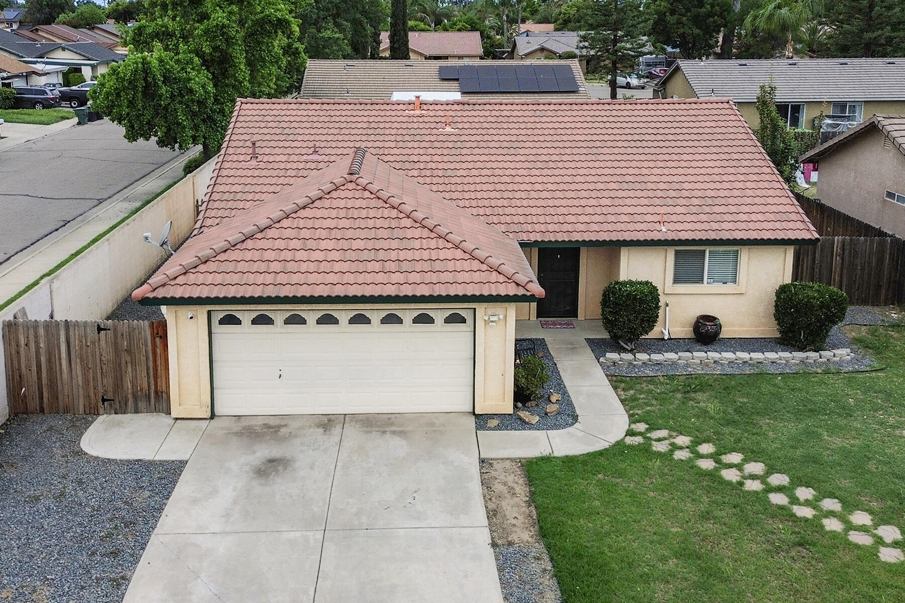 1825 N Liberty Ct, Visalia, CA 93292