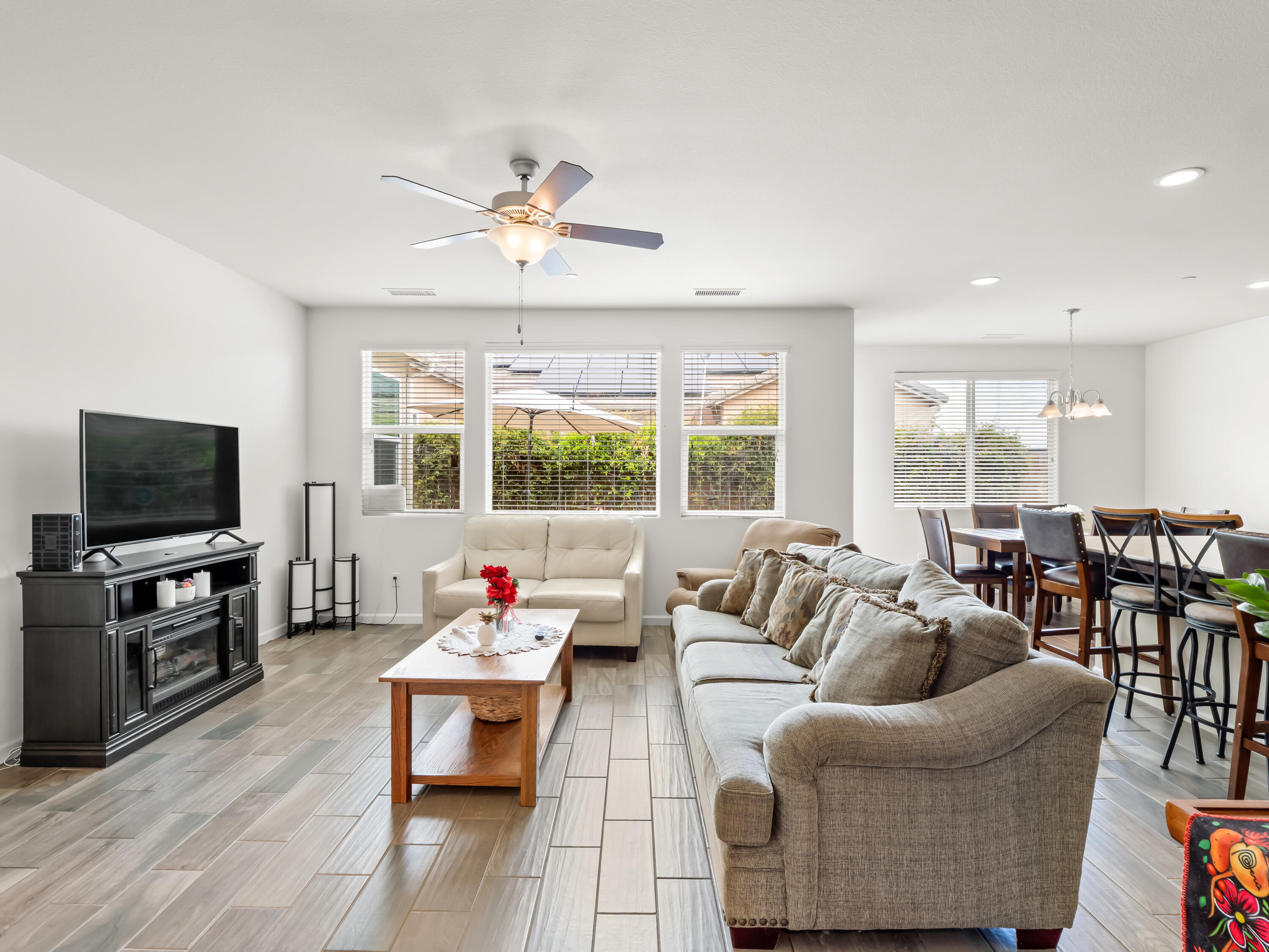 2459 Lombard Ln, Clovis, CA 93611