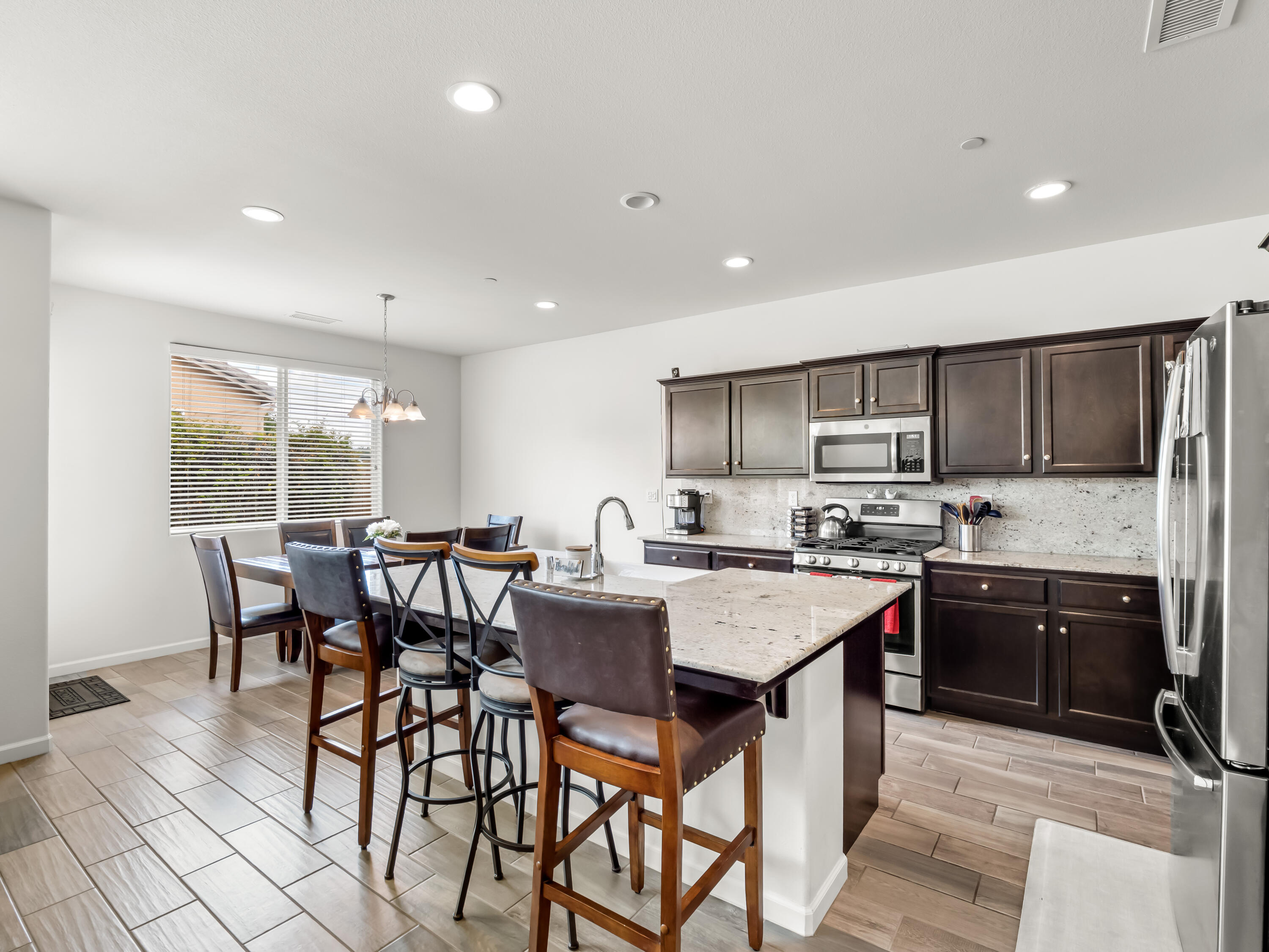 2459 Lombard Ln, Clovis, CA 93611