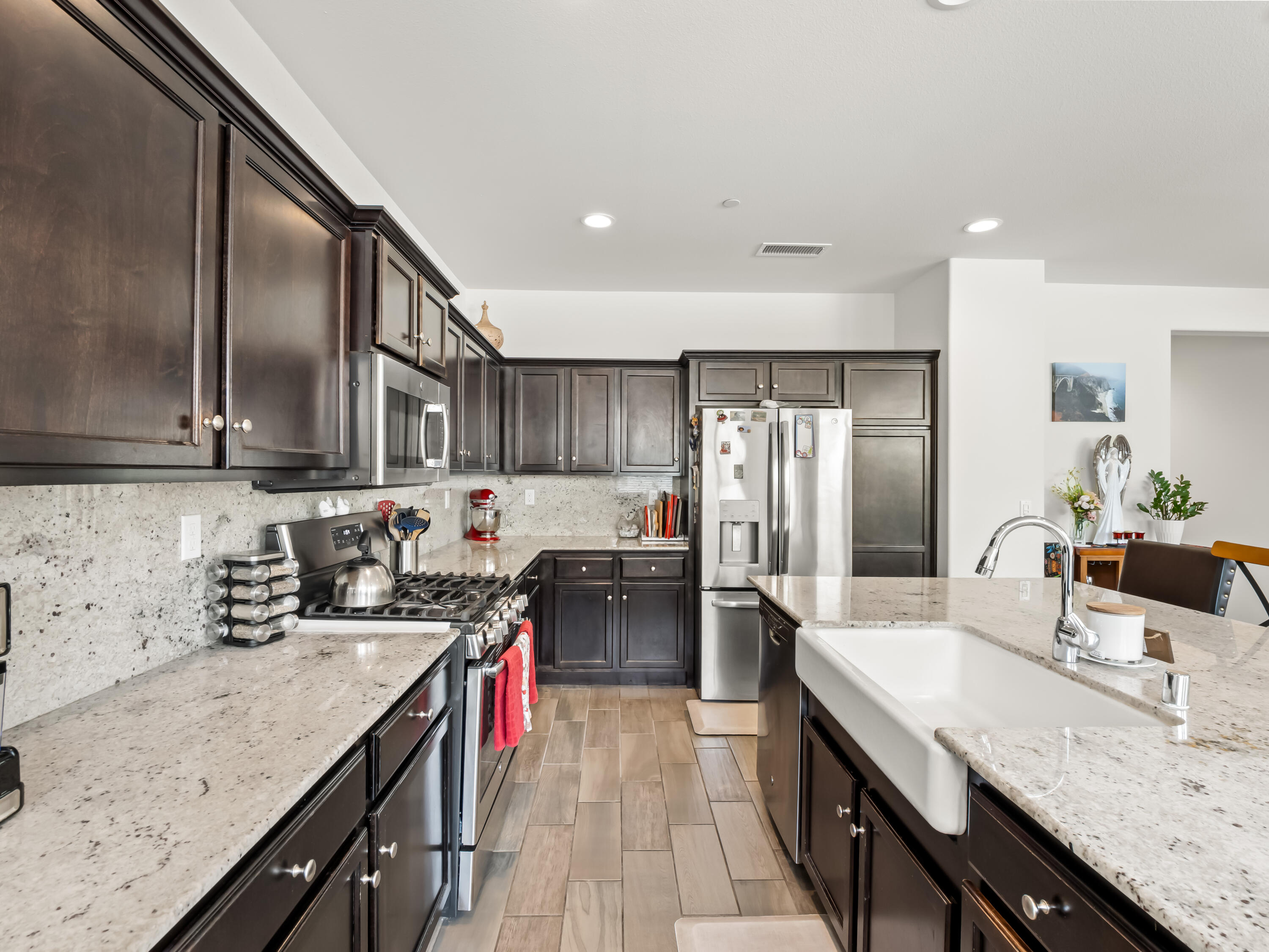 2459 Lombard Ln, Clovis, CA 93611