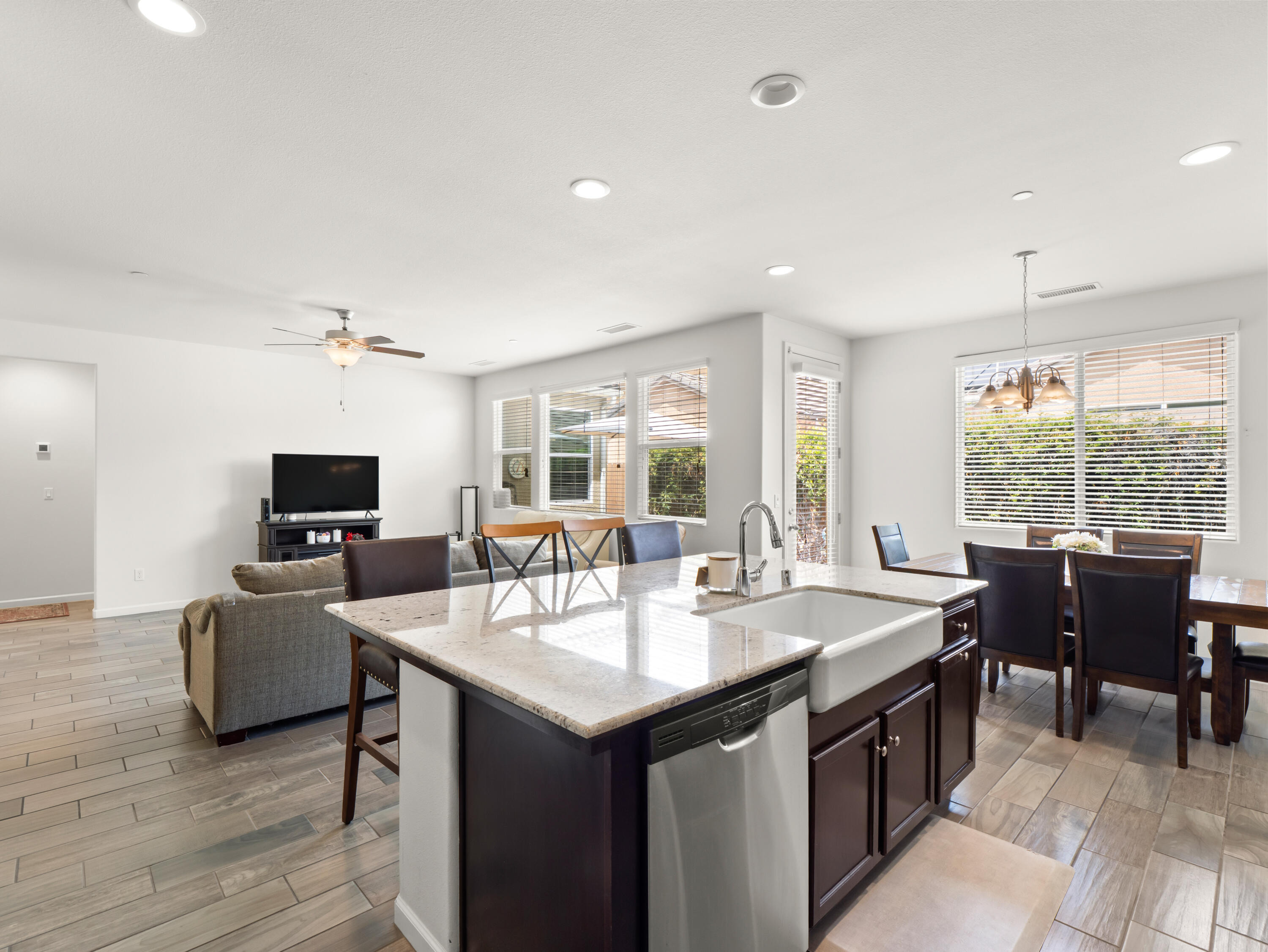 2459 Lombard Ln, Clovis, CA 93611